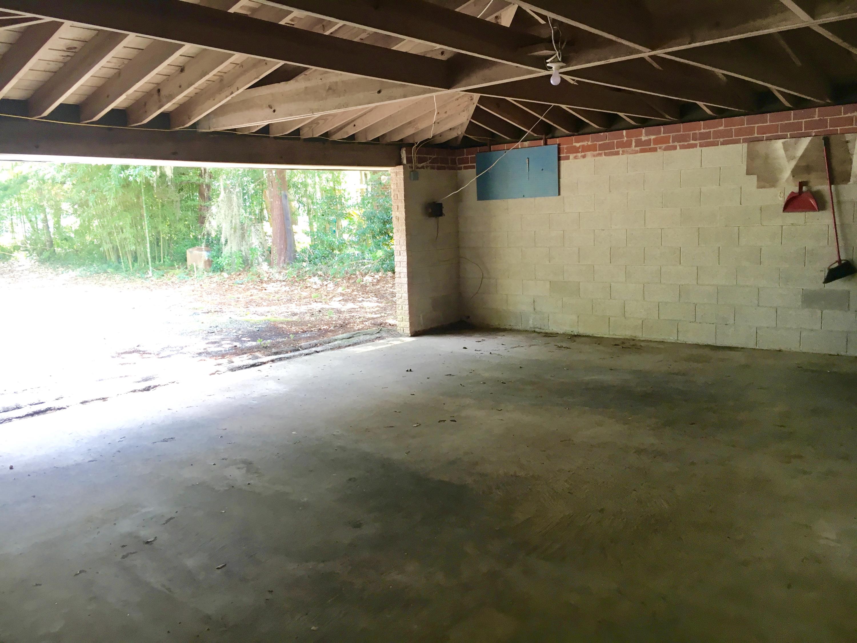 WOODLAND SHORES - Residential