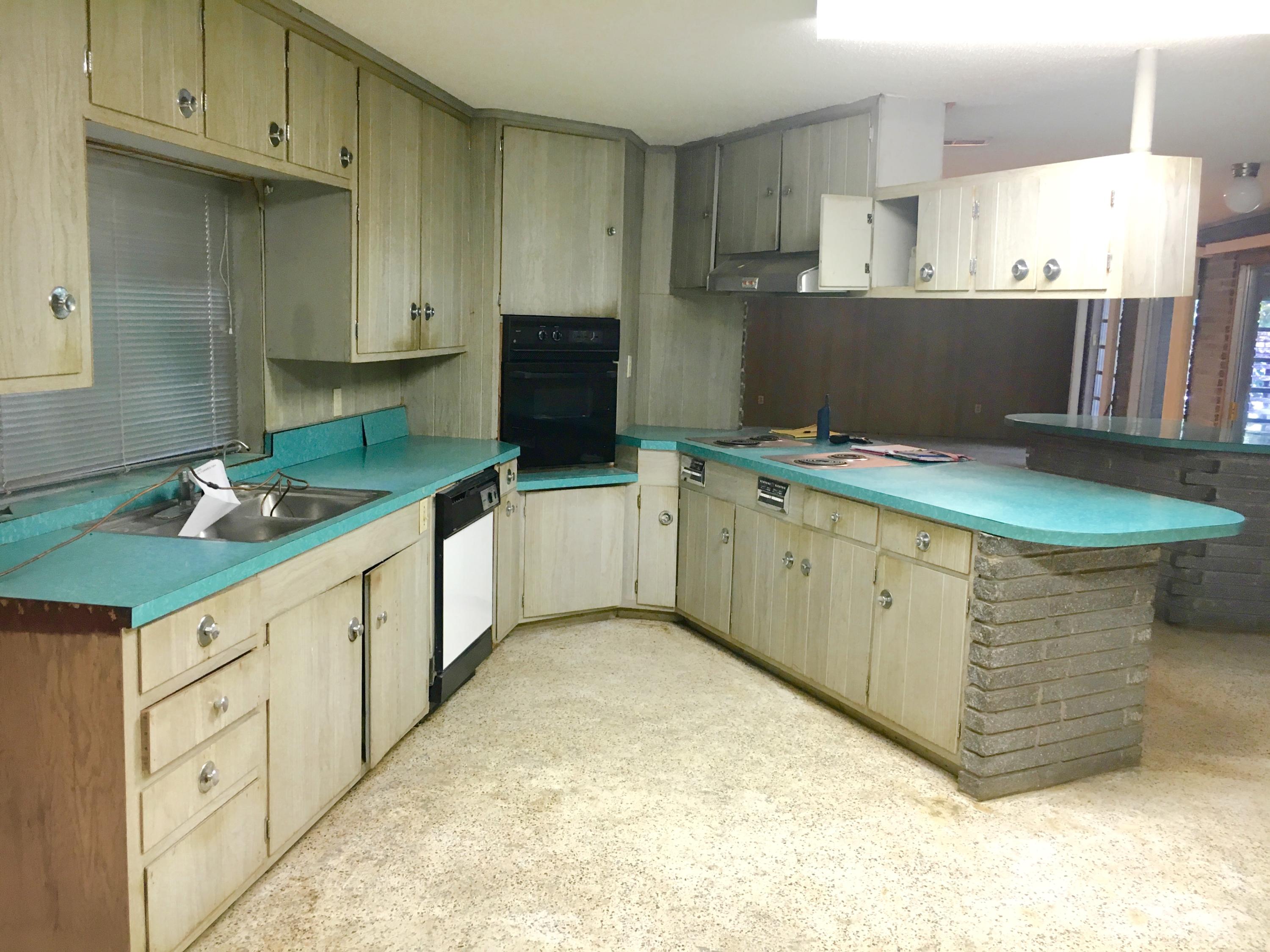 WOODLAND SHORES - Residential