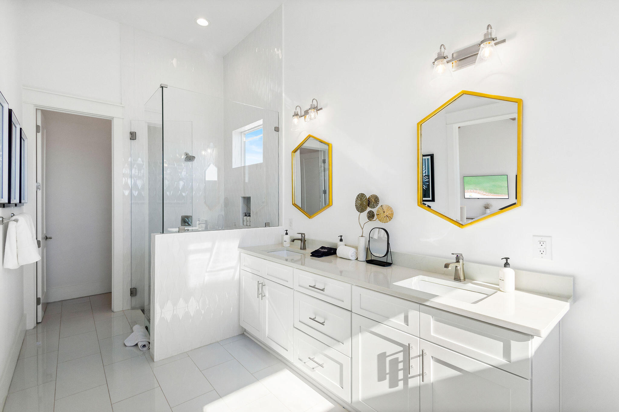 Colleen's Cove - Residential