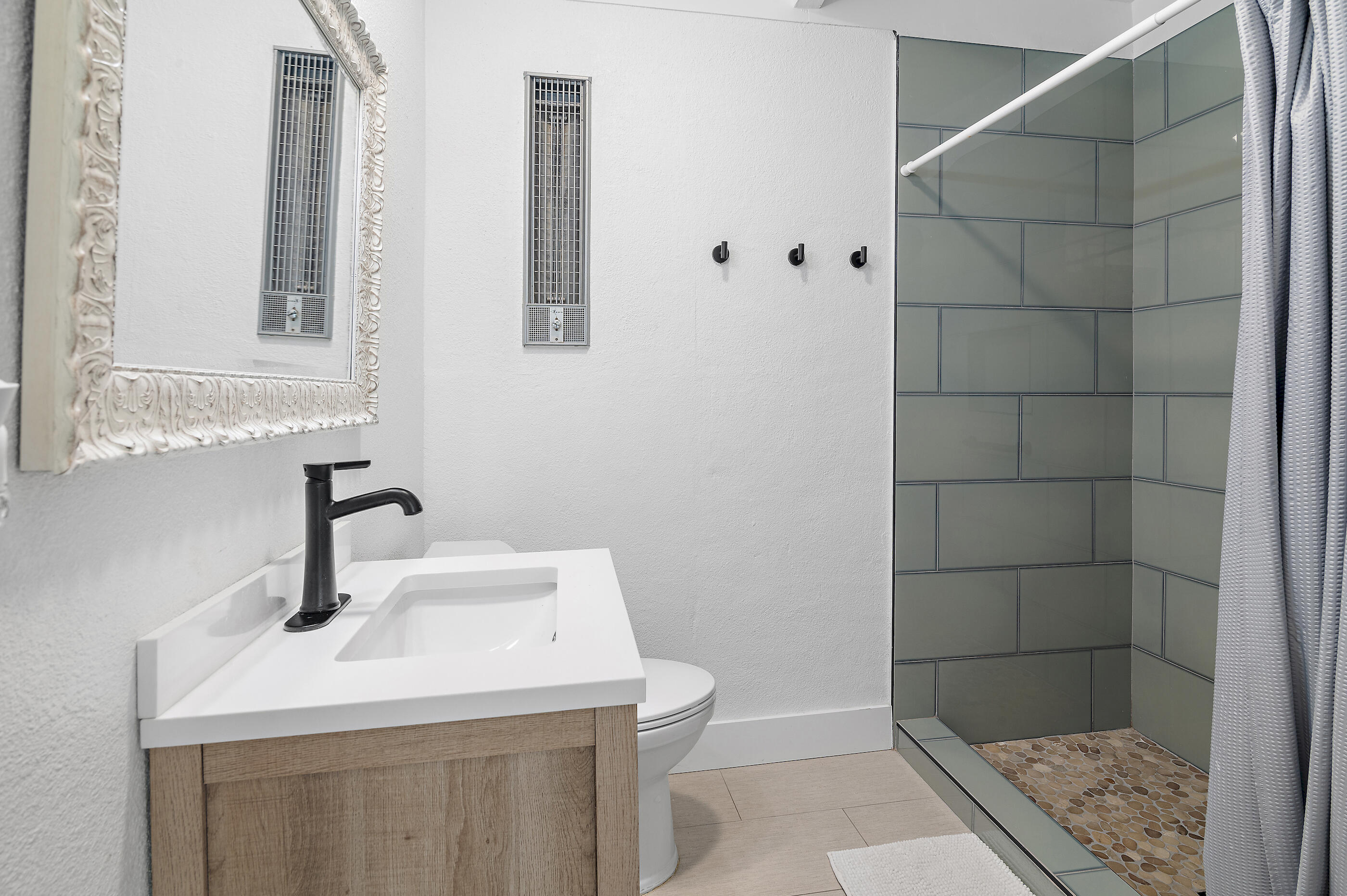 LAGUNA BEACH - Residential