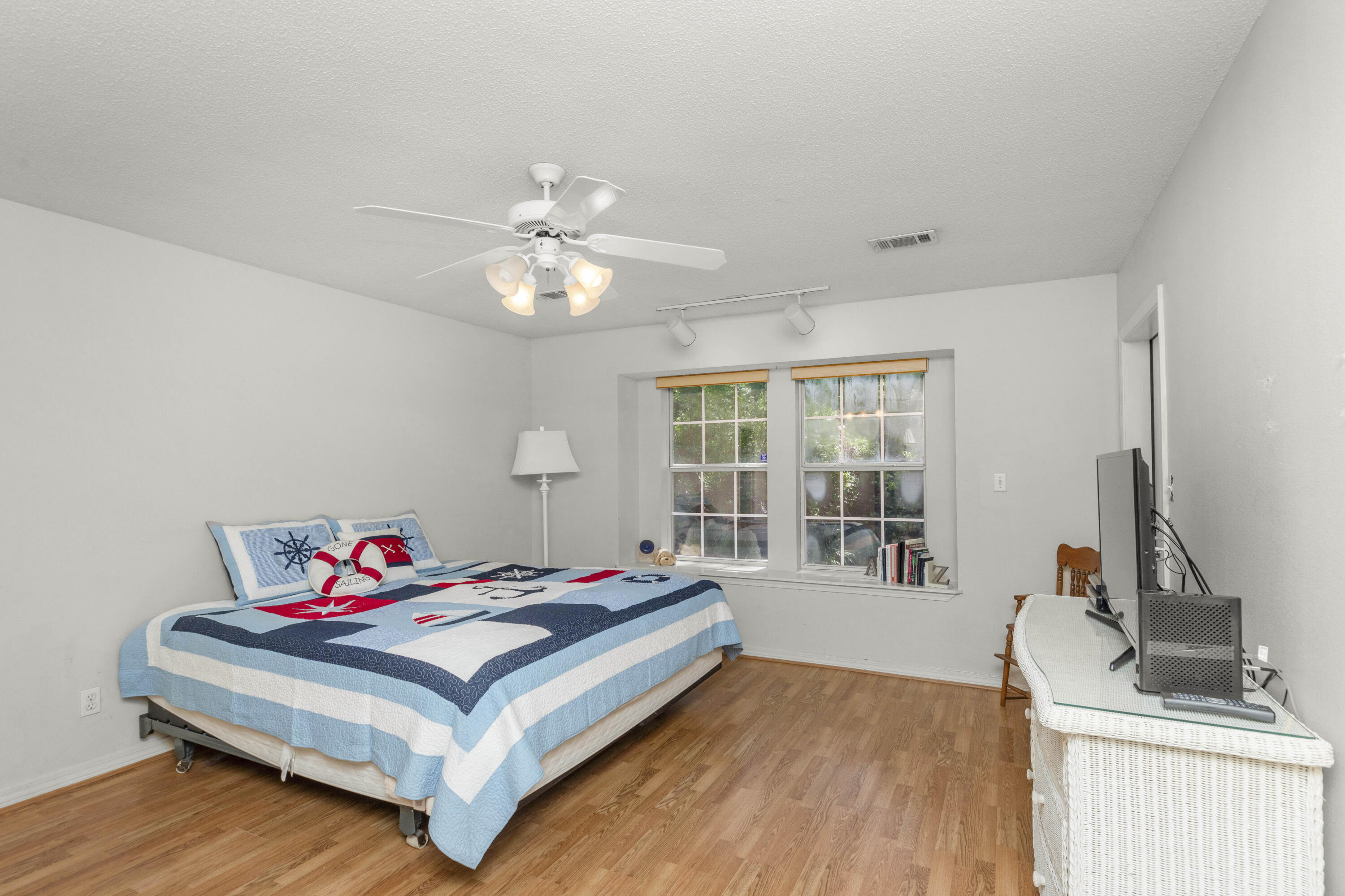 INDIAN WOODS - Residential