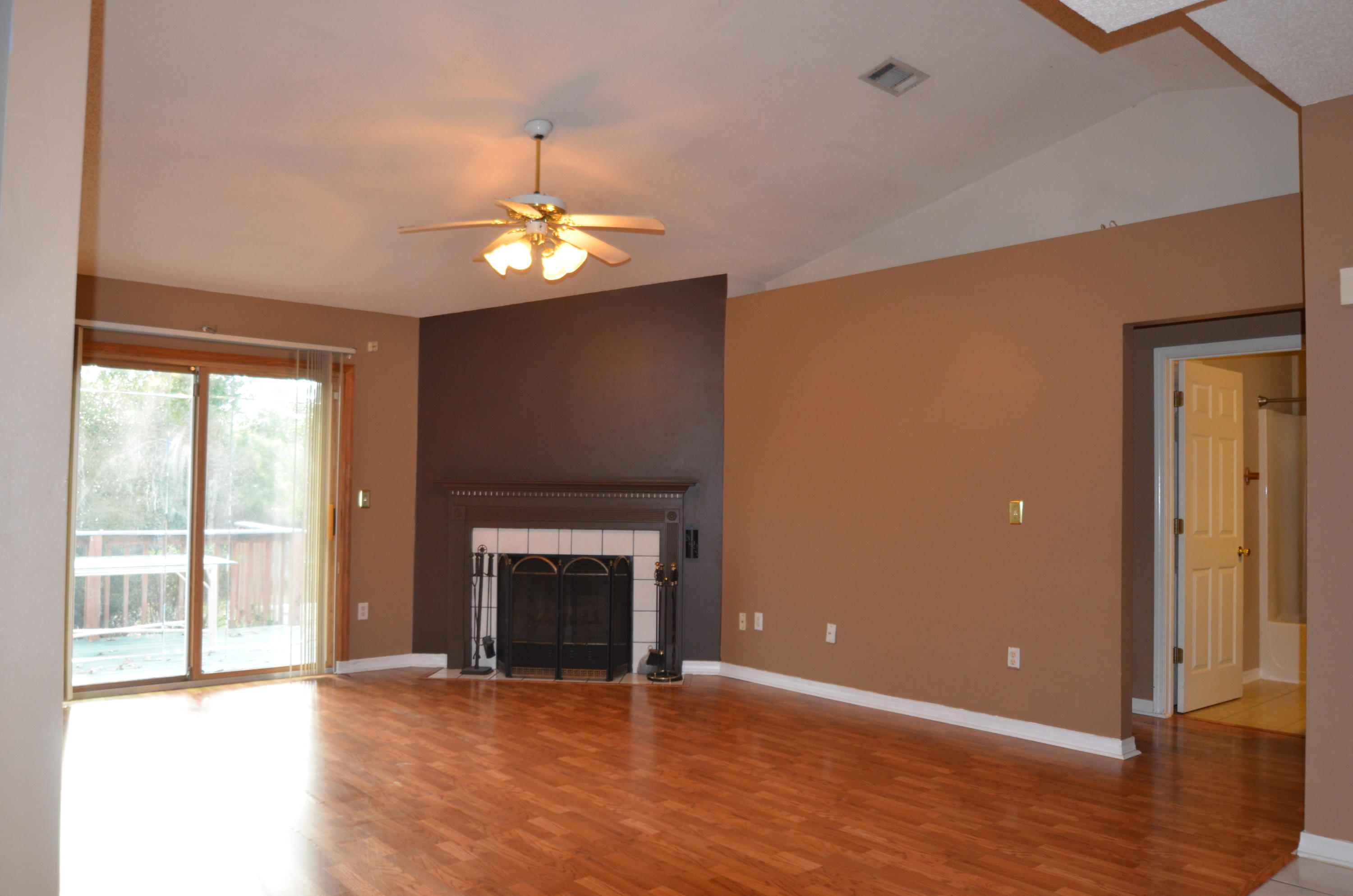 COUNTRYVIEW ESTATES 4TH ADDN PH 4 - Residential Lease