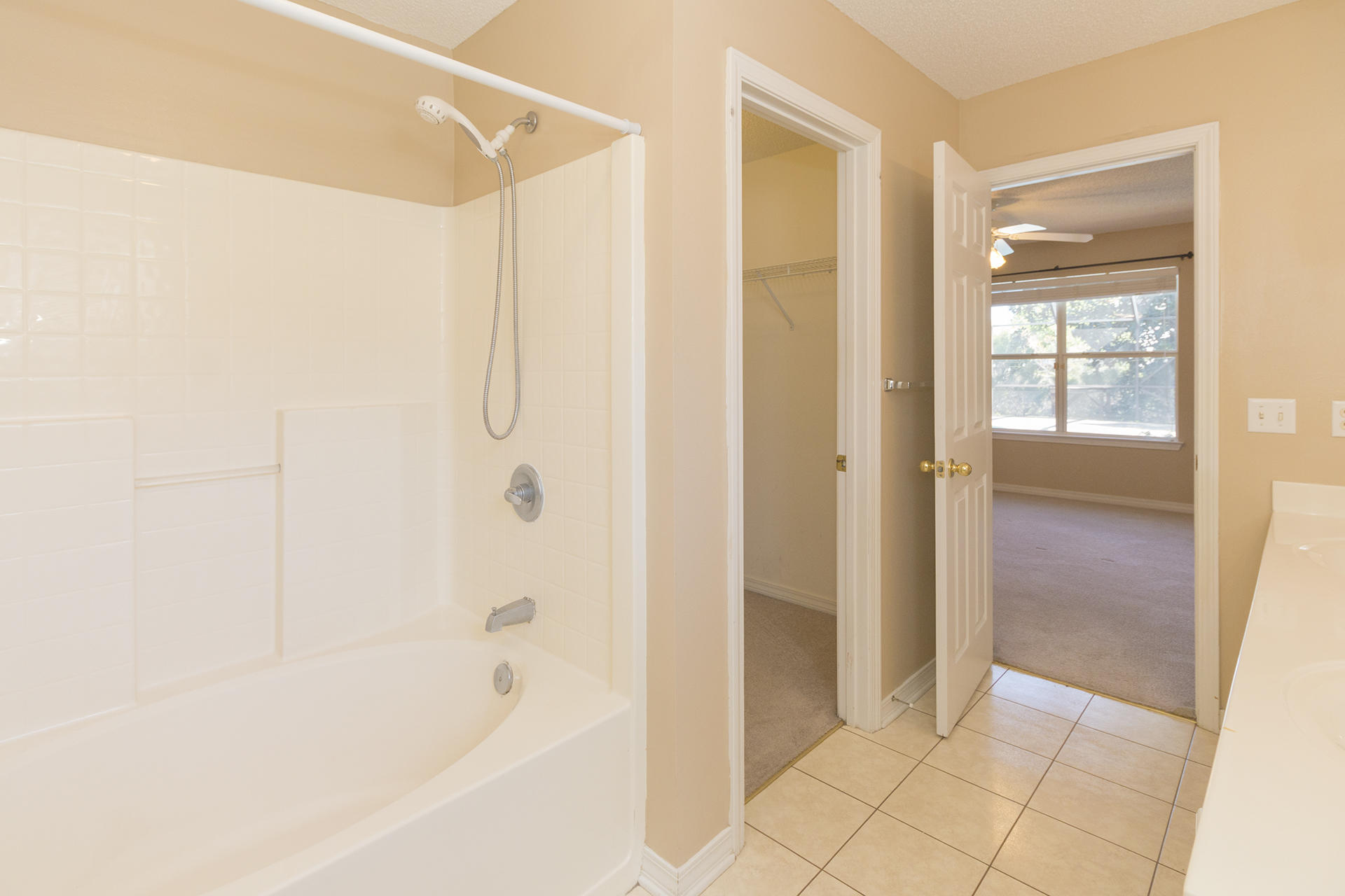 QUAIL LAKE - Residential