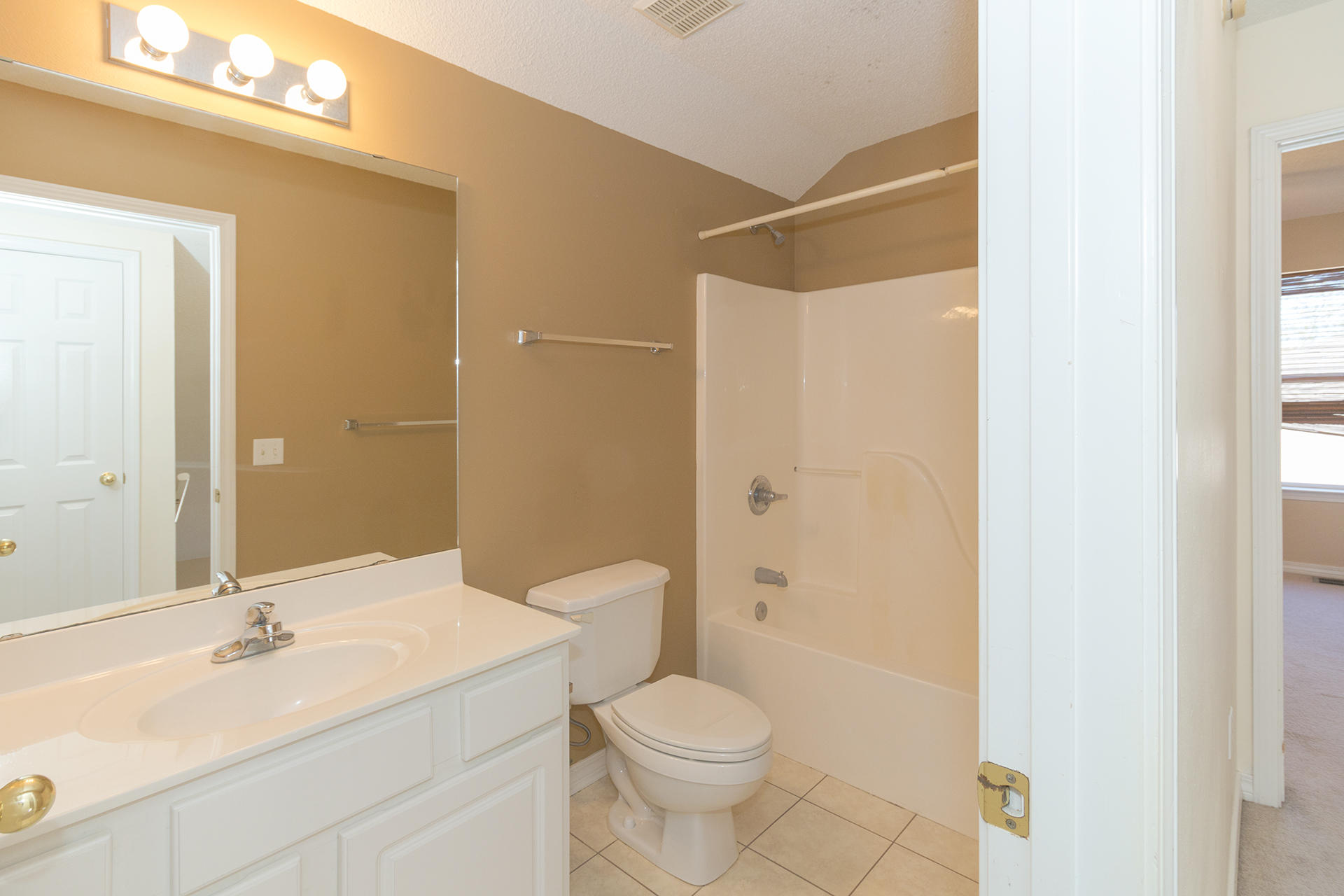 QUAIL LAKE - Residential