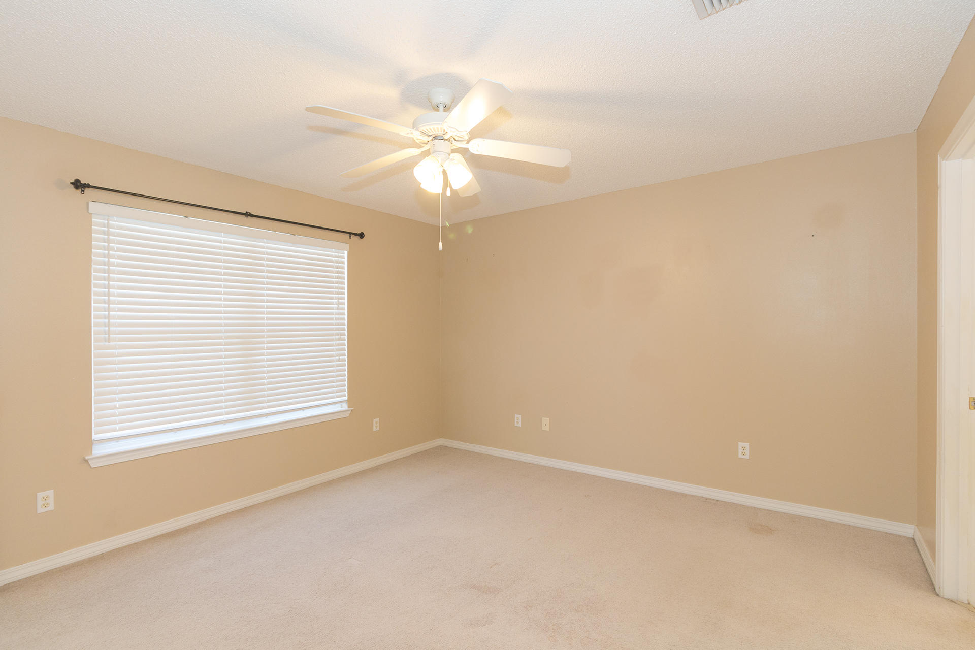 QUAIL LAKE - Residential