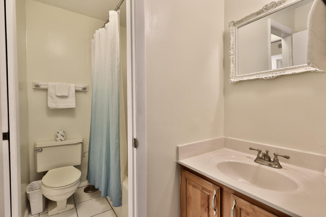 SUMMIT CONDOMINIUM, THE - Residential