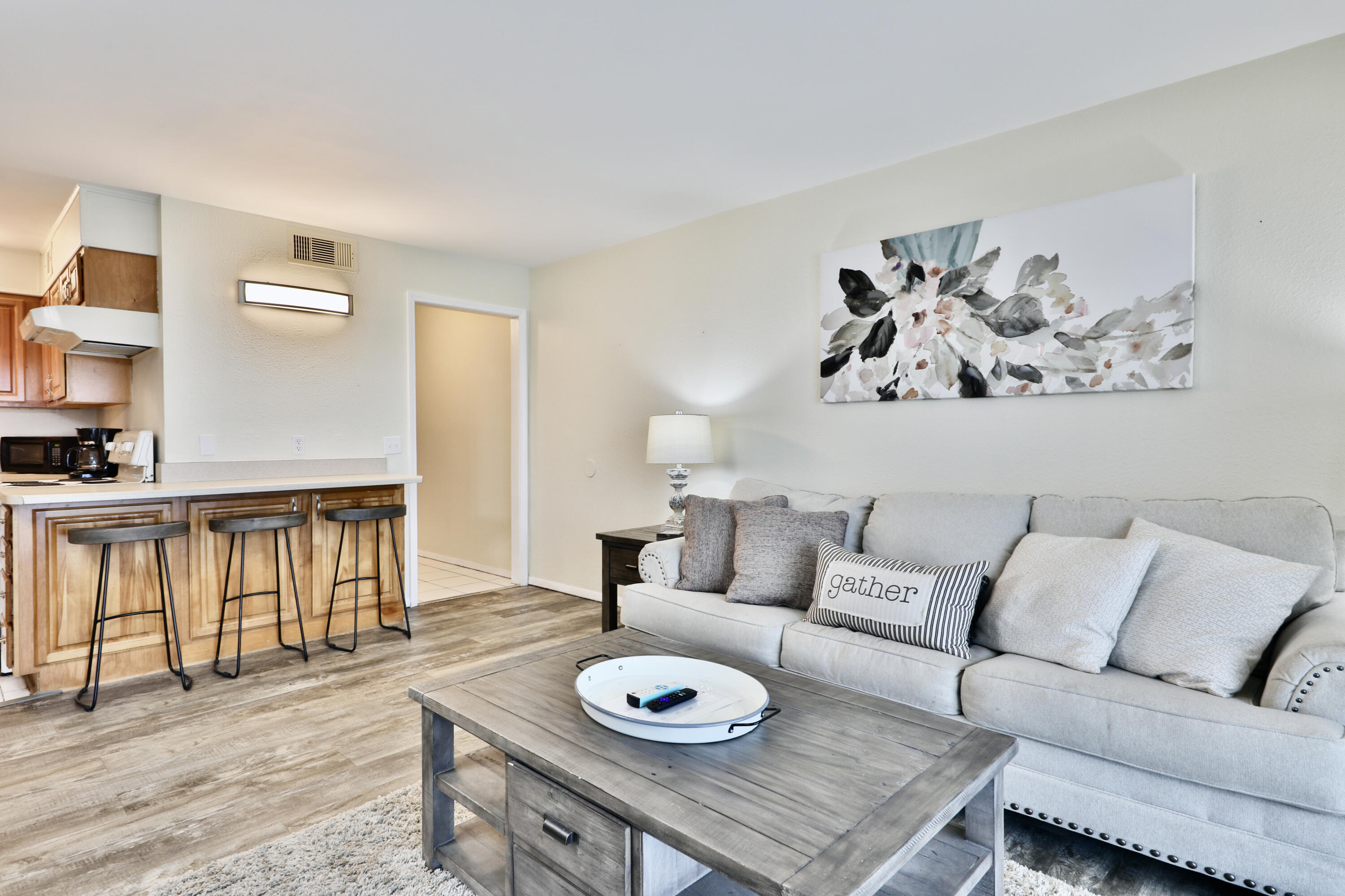 SUMMIT CONDOMINIUM, THE - Residential