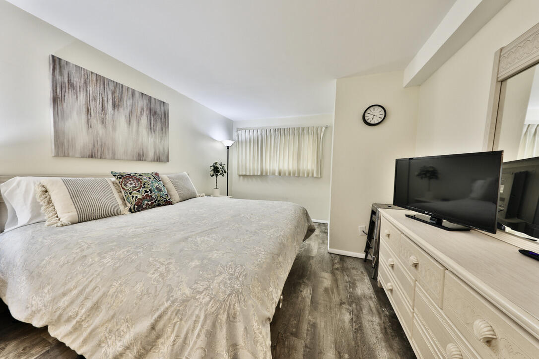 SUMMIT CONDOMINIUM, THE - Residential