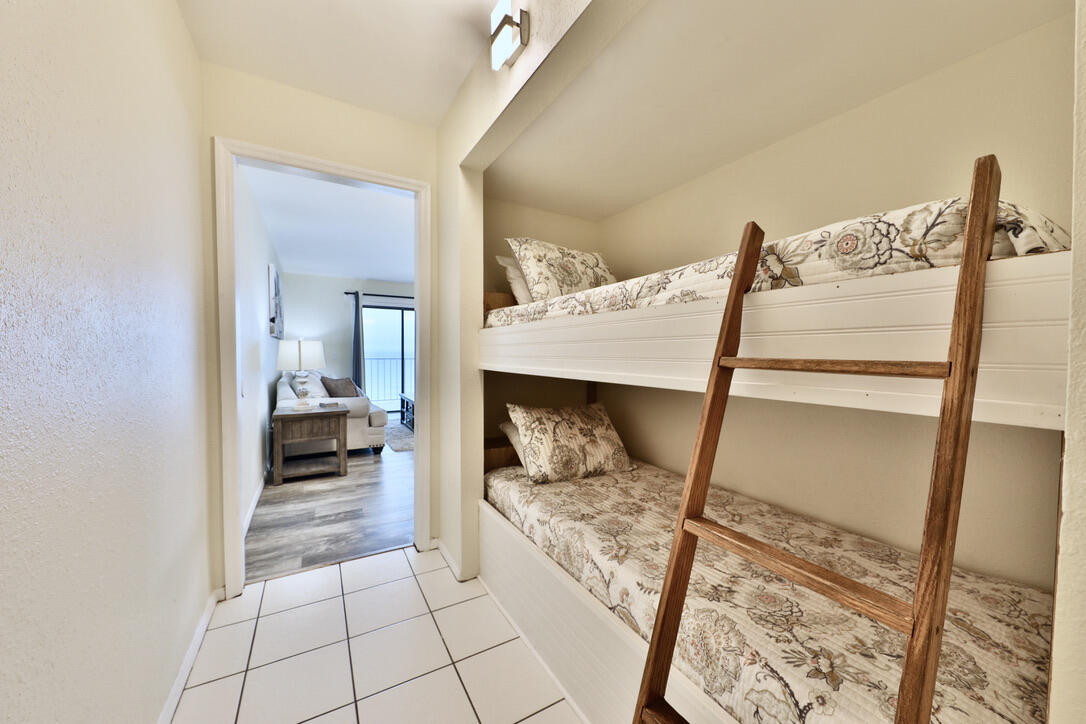 SUMMIT CONDOMINIUM, THE - Residential