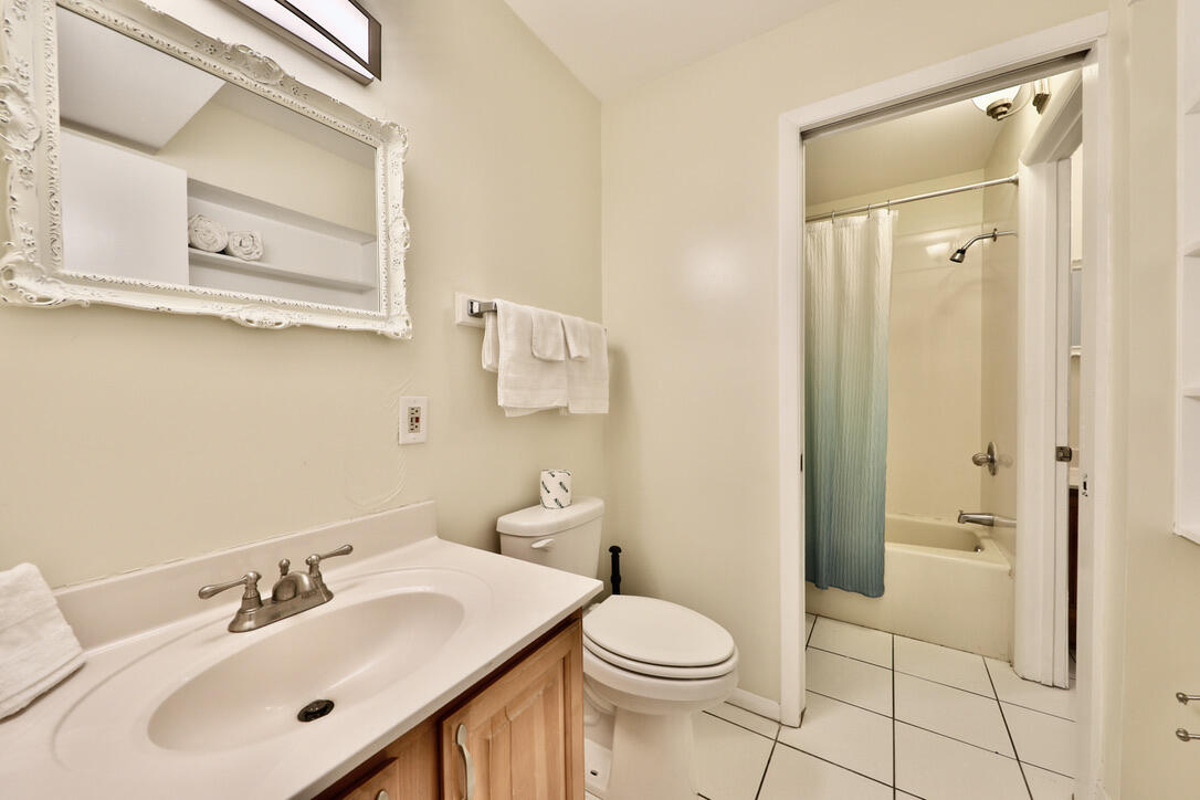 SUMMIT CONDOMINIUM, THE - Residential