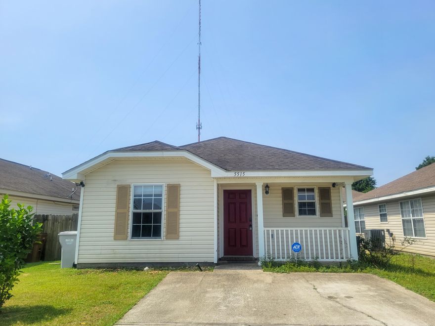 Quaint Florida Cottage in great neighborhood! Home sits on a cul-de-sac. So, no thru traffic! Lots of natural light in this living/dining combo that opens up to the kitchen. Plenty of counter space in the kitchen along with stainless steel appliances. Nie sized patio out back for grilling. Swing set in backyard conveys for the little ones. Schedule your showing today! Under 250k in Gulf Breeze - won't last long. Buyer and Buyers agent to verify all information and satisfy self - including but not limited to schools, hoa information and restrictions, square footage, amenities etc.