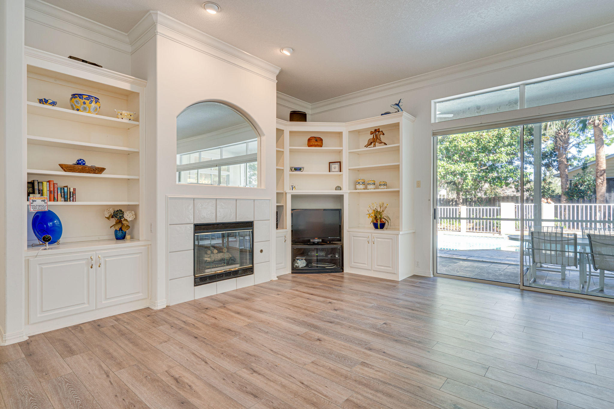 BAYTOWNE AVE EAST - Residential