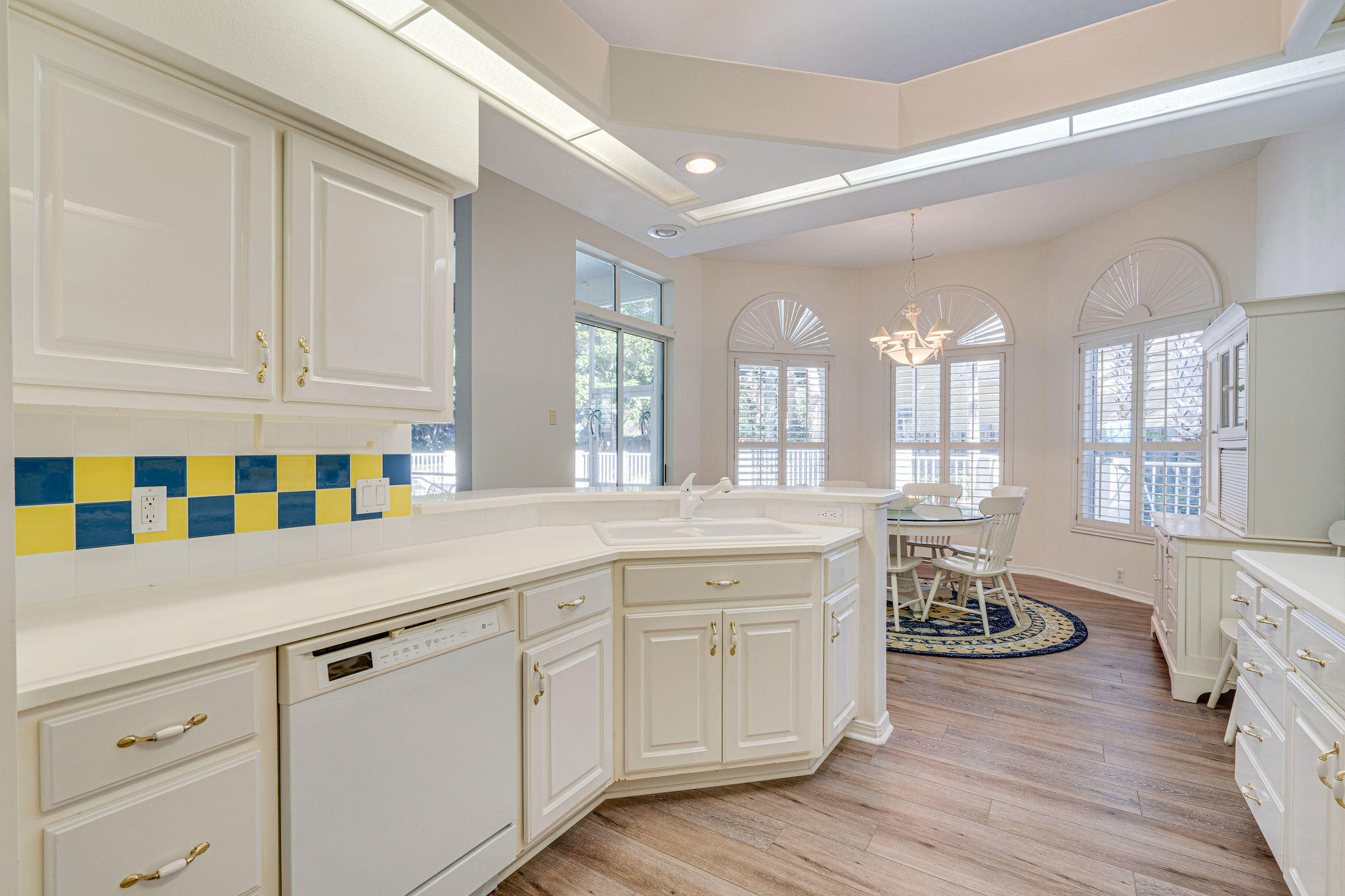 BAYTOWNE AVE EAST - Residential