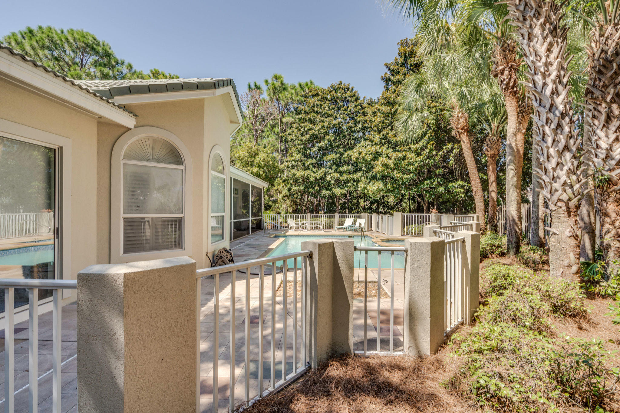 BAYTOWNE AVE EAST - Residential