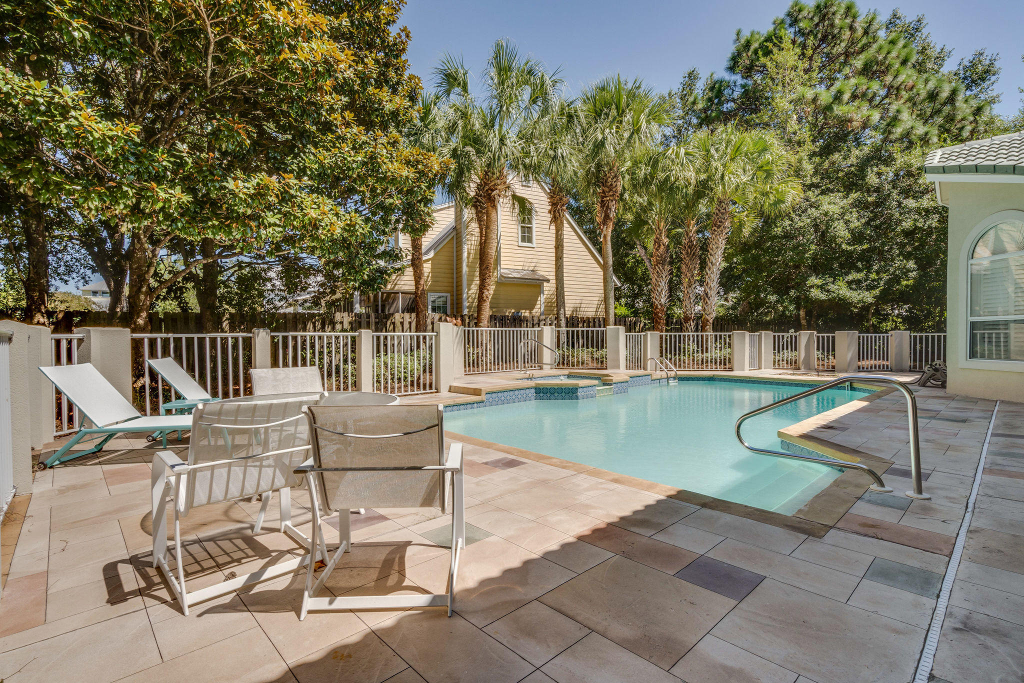 BAYTOWNE AVE EAST - Residential