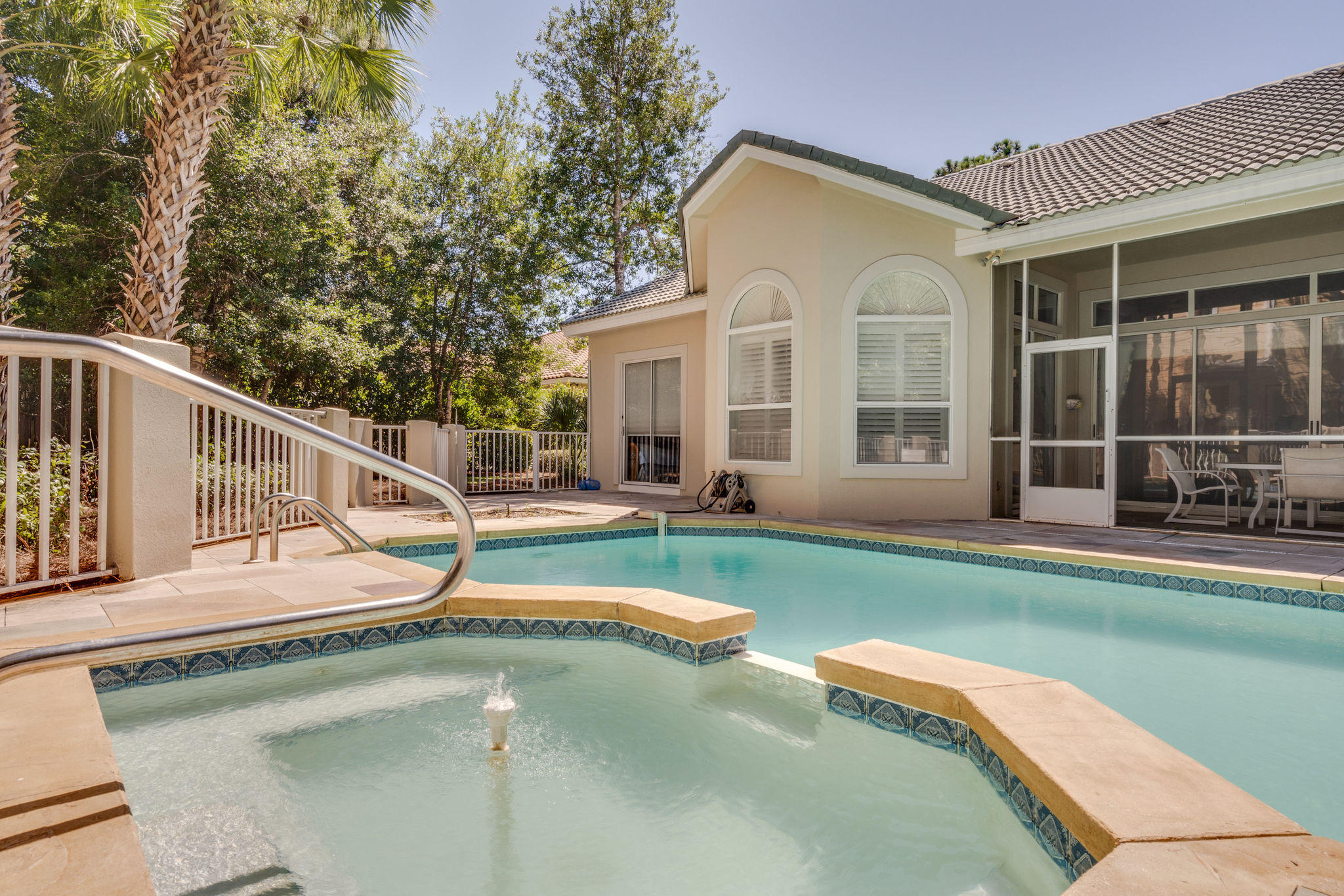 BAYTOWNE AVE EAST - Residential