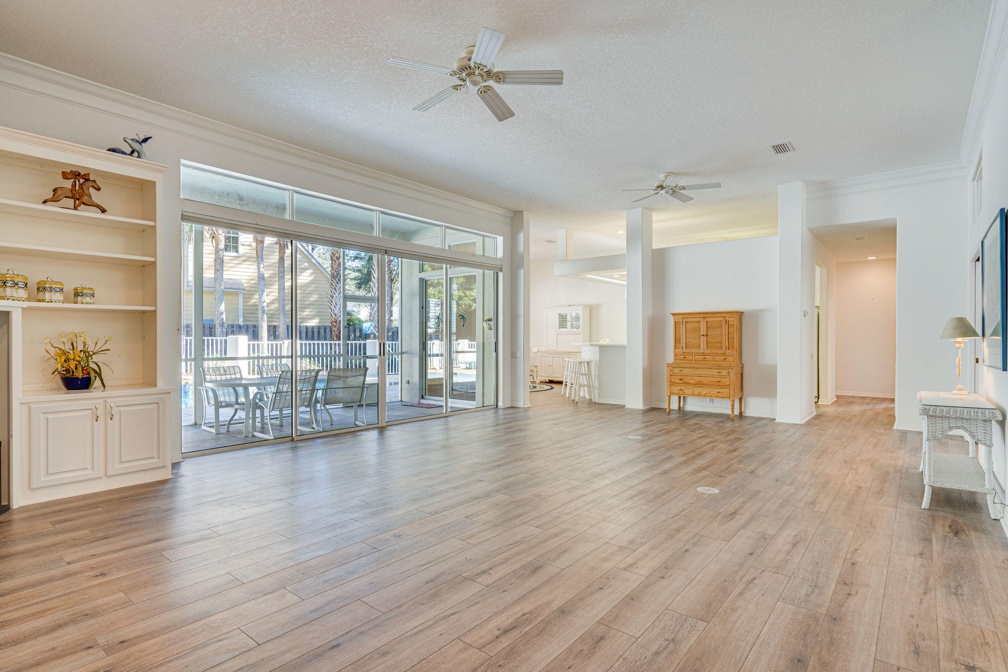 BAYTOWNE AVE EAST - Residential