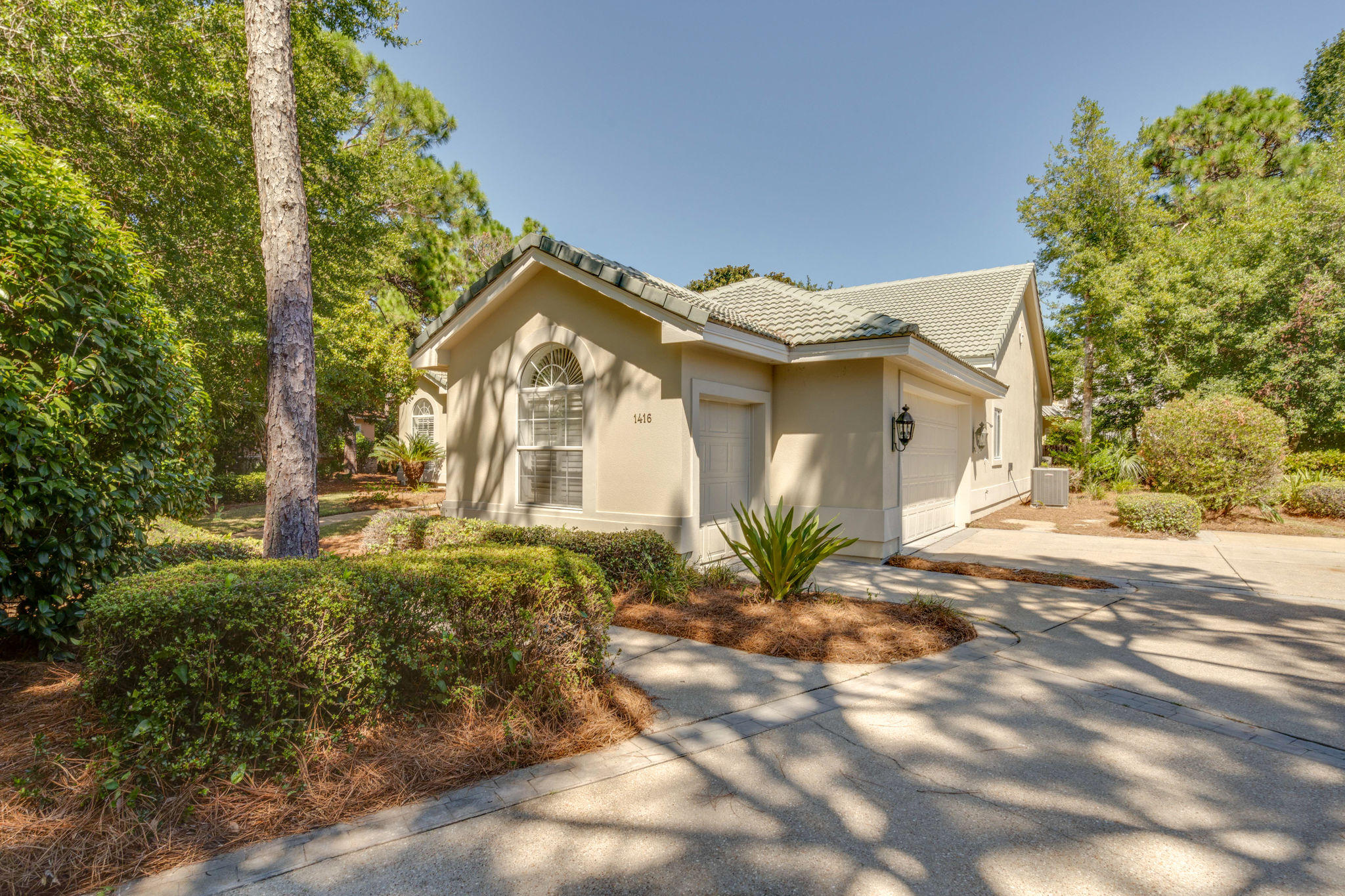 BAYTOWNE AVE EAST - Residential