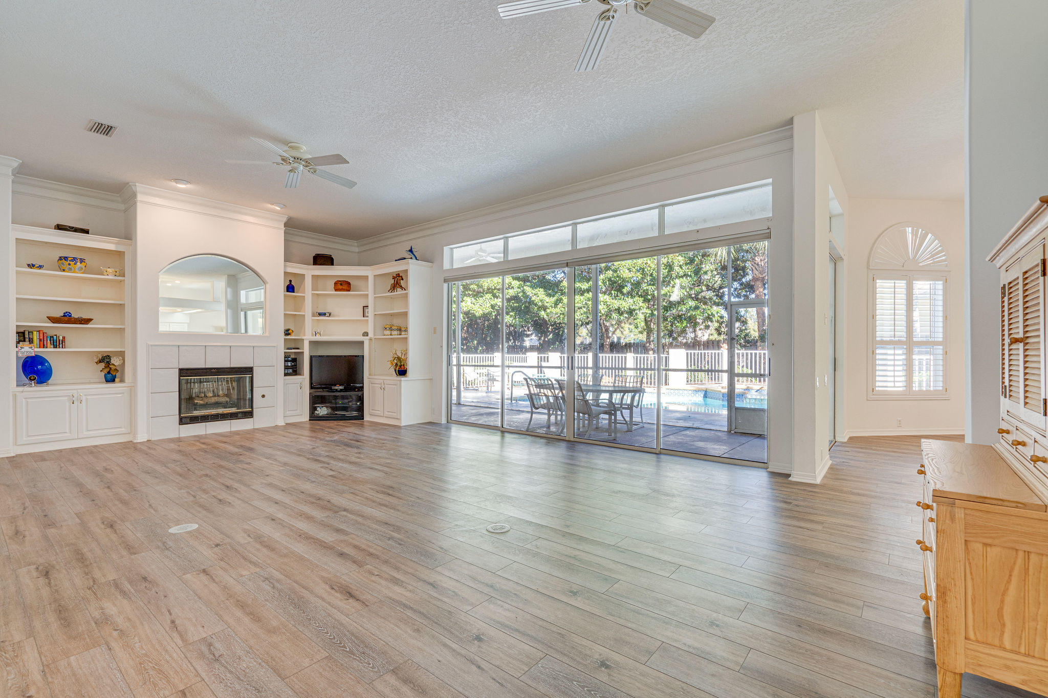 BAYTOWNE AVE EAST - Residential