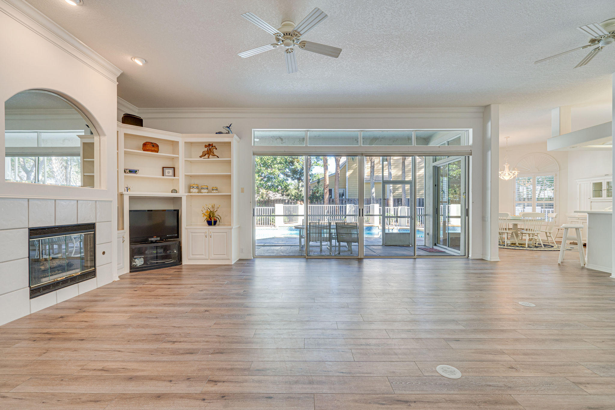 BAYTOWNE AVE EAST - Residential