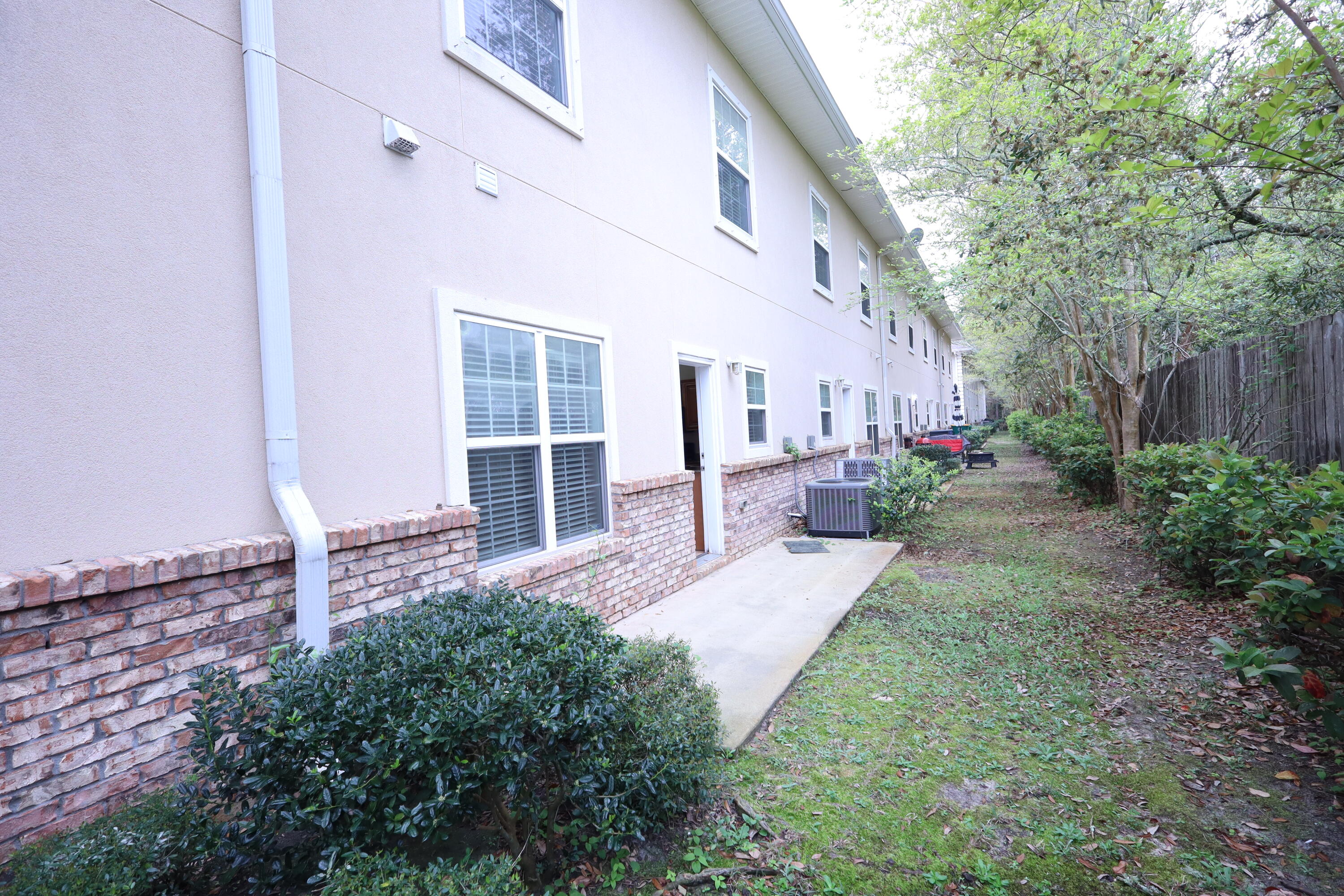 MERIDIAN SQUARE T/H - Residential Lease