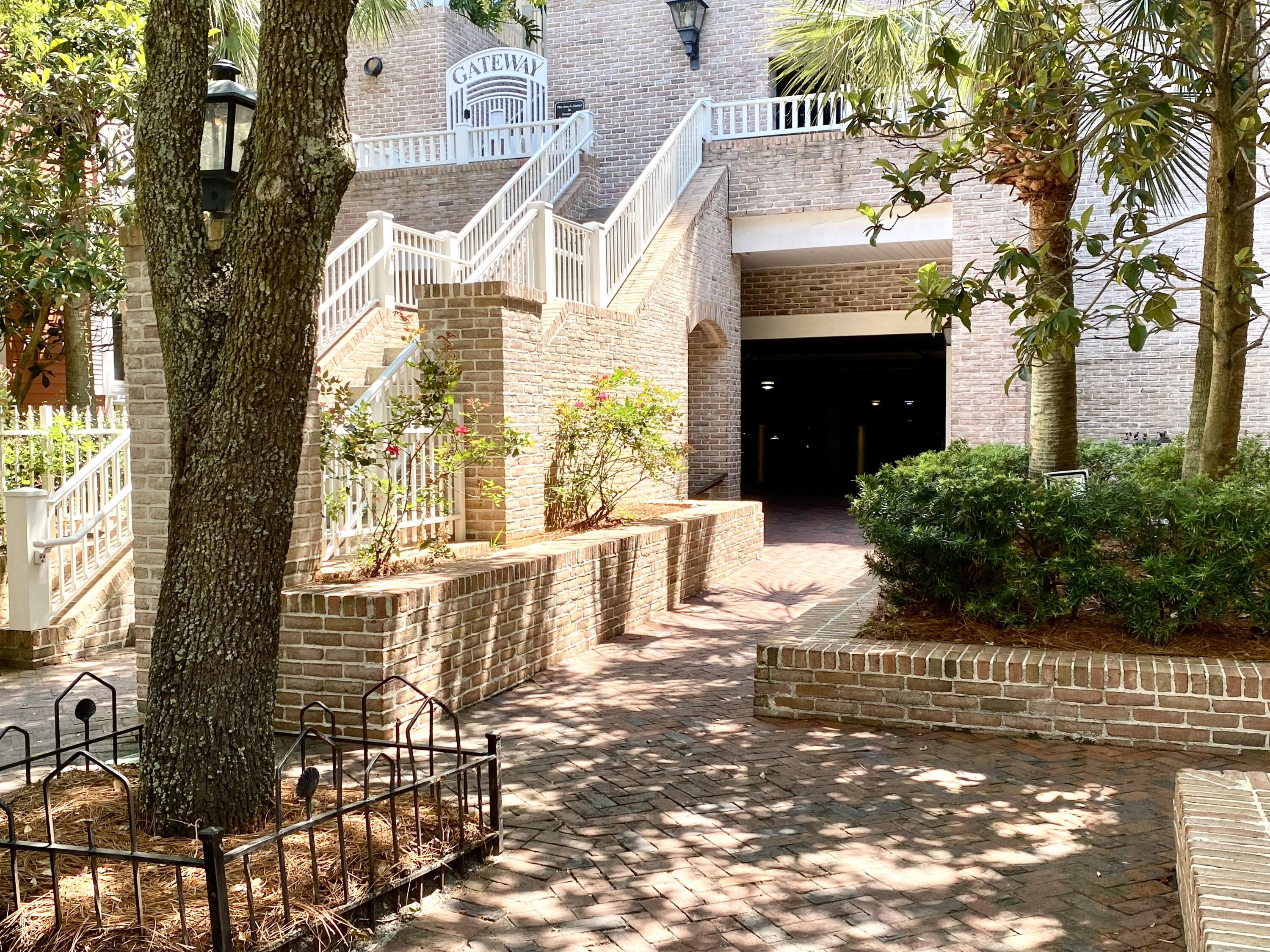 PILOT HOUSE - Residential