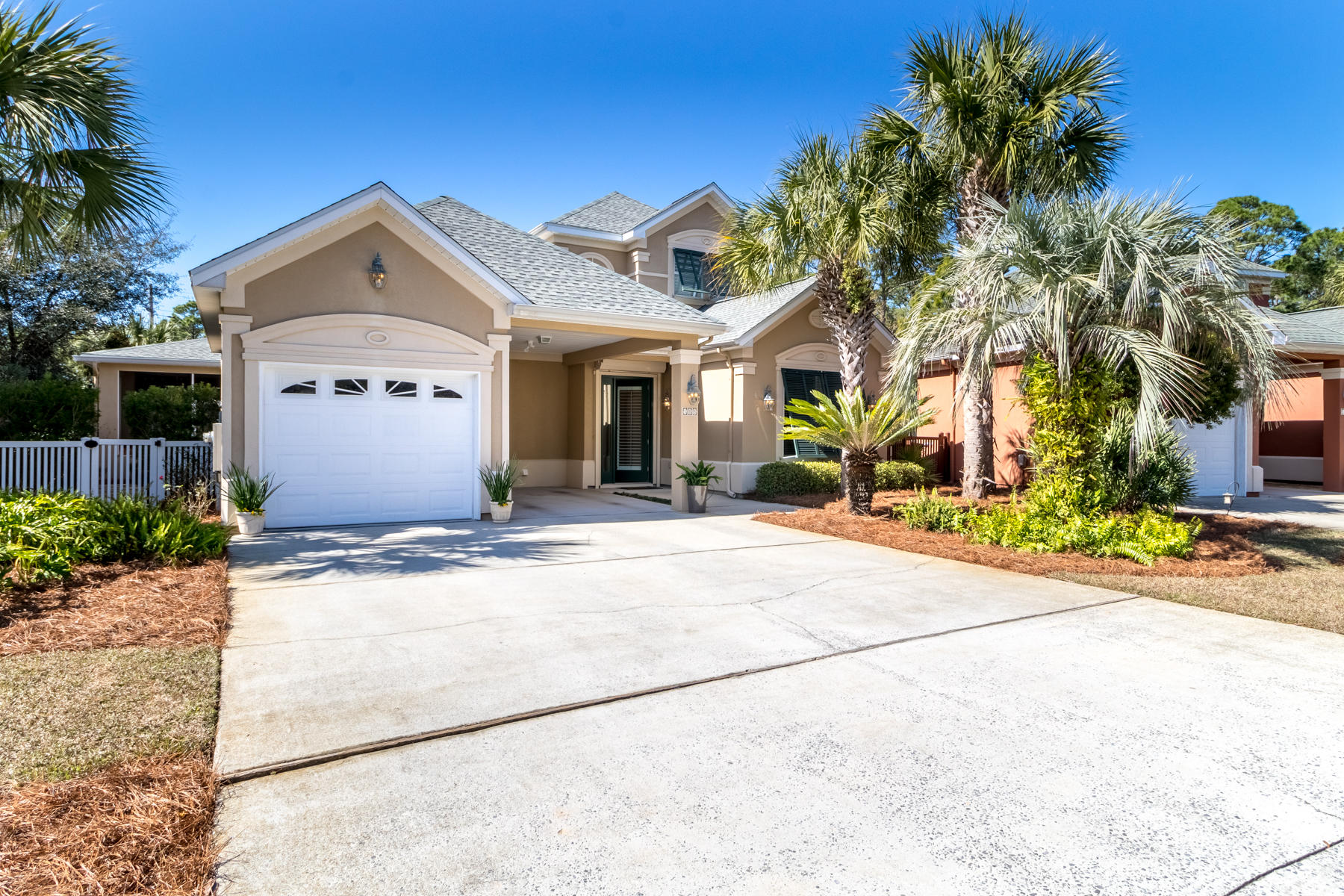 FAIRWAY VILLAS - Residential