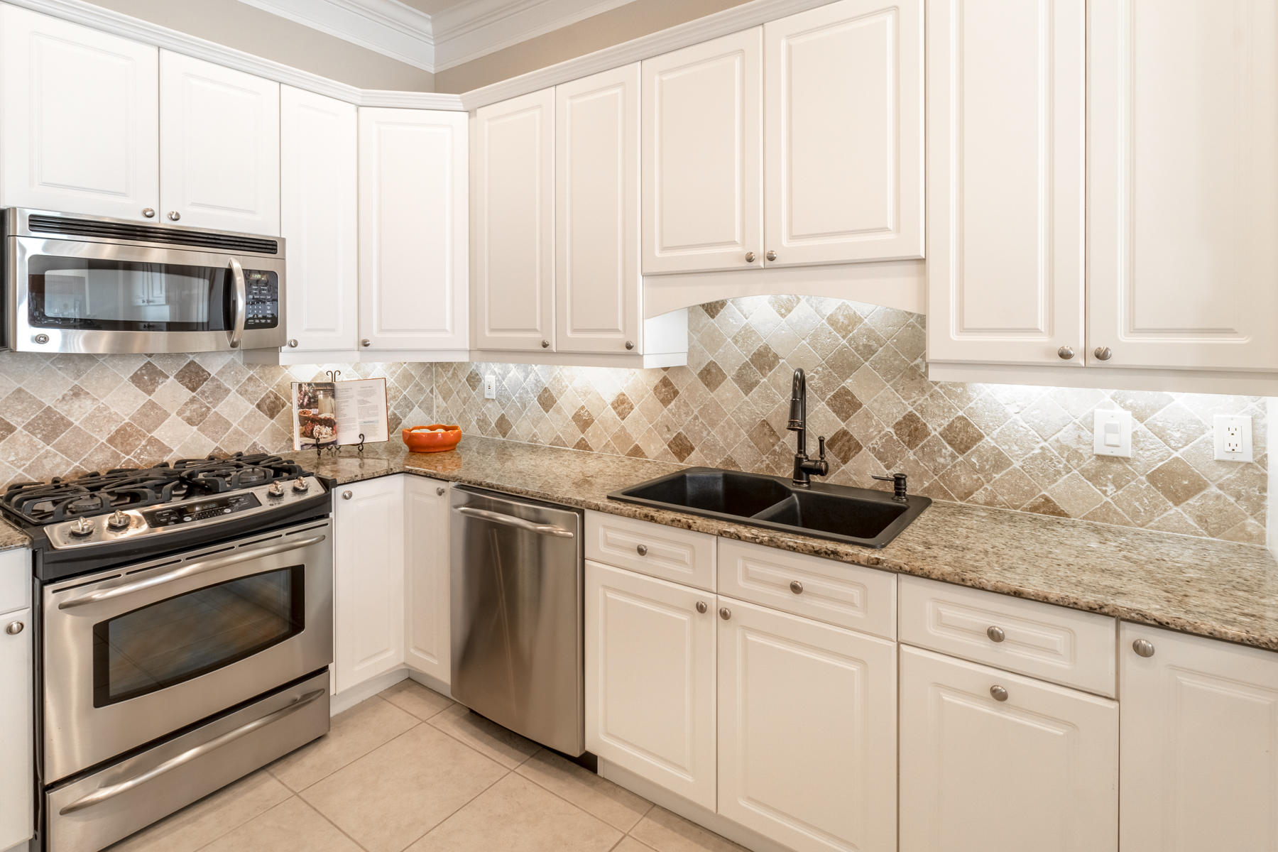 FAIRWAY VILLAS - Residential