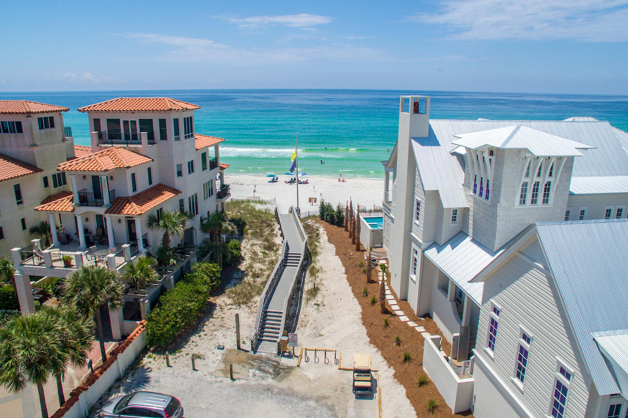 FAIRWAY VILLAS - Residential