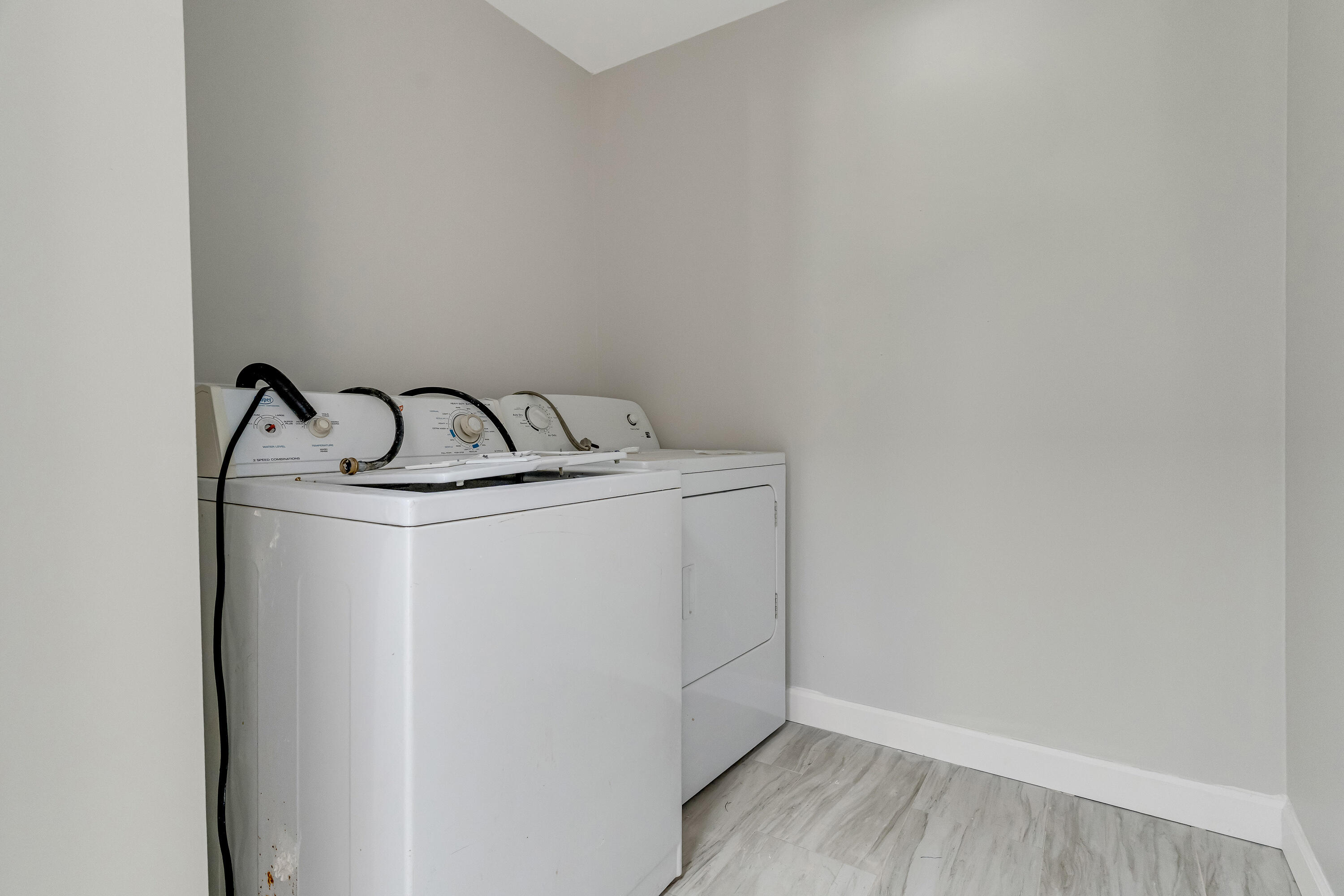 CEDAR AVE CONDO - Residential
