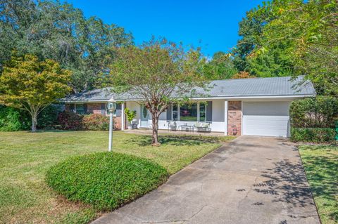 Photo of 121 Priscilla Drive, Fort Walton Beach, FL 32547 (MLS # 988105) Photo of 121 Priscilla Drive, Fort Walton Beach, FL 32547 (MLS # 988105)