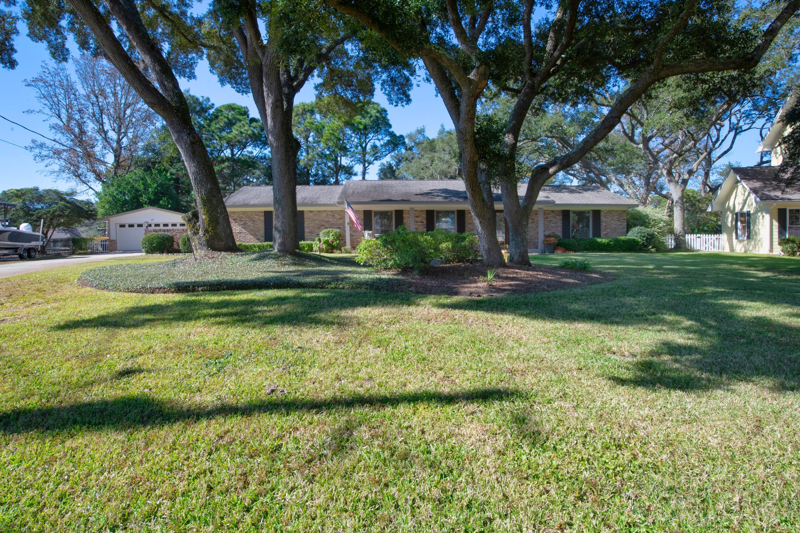 LAKE LORRAINE ESTATE - Residential