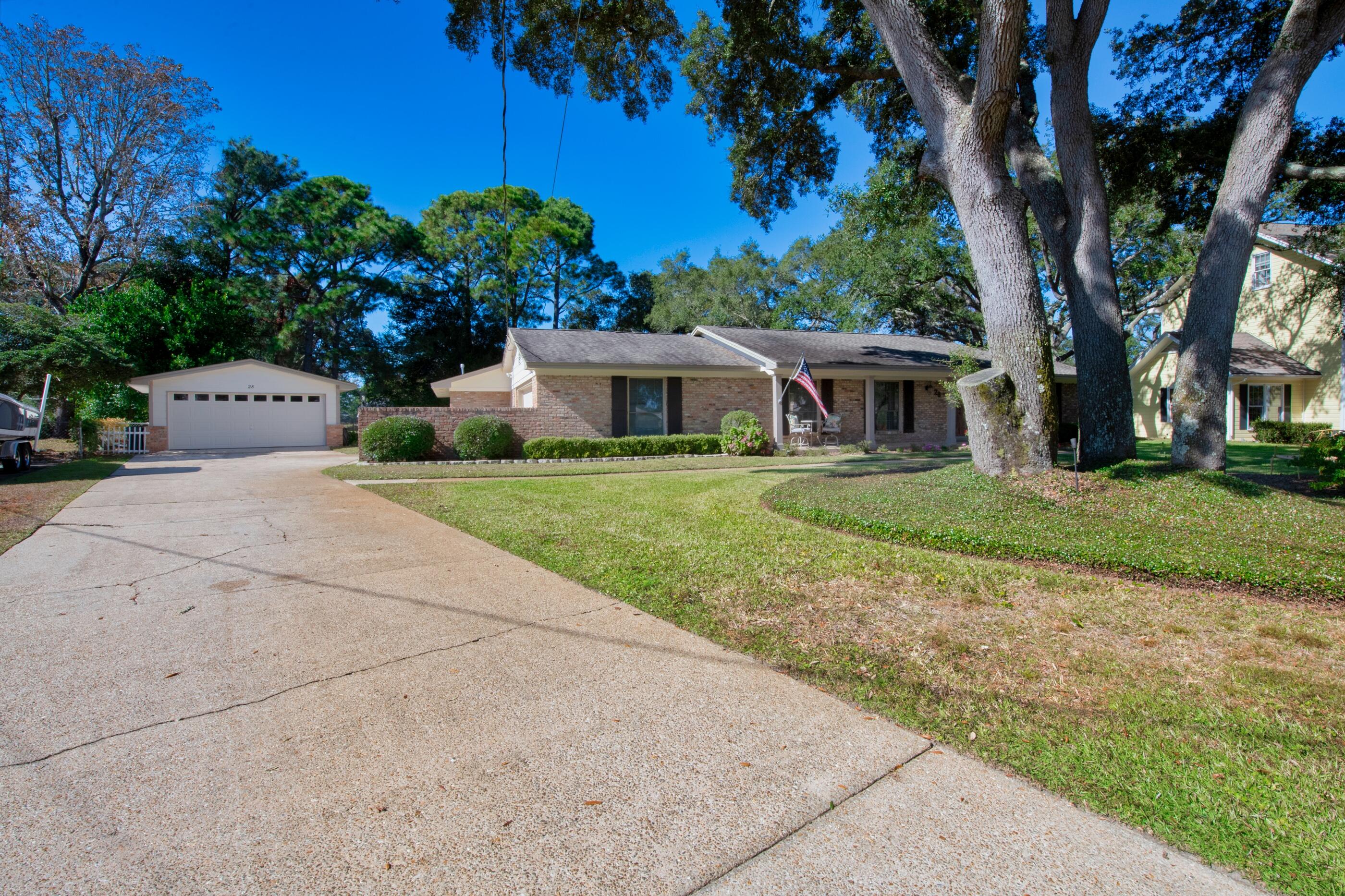 LAKE LORRAINE ESTATE - Residential