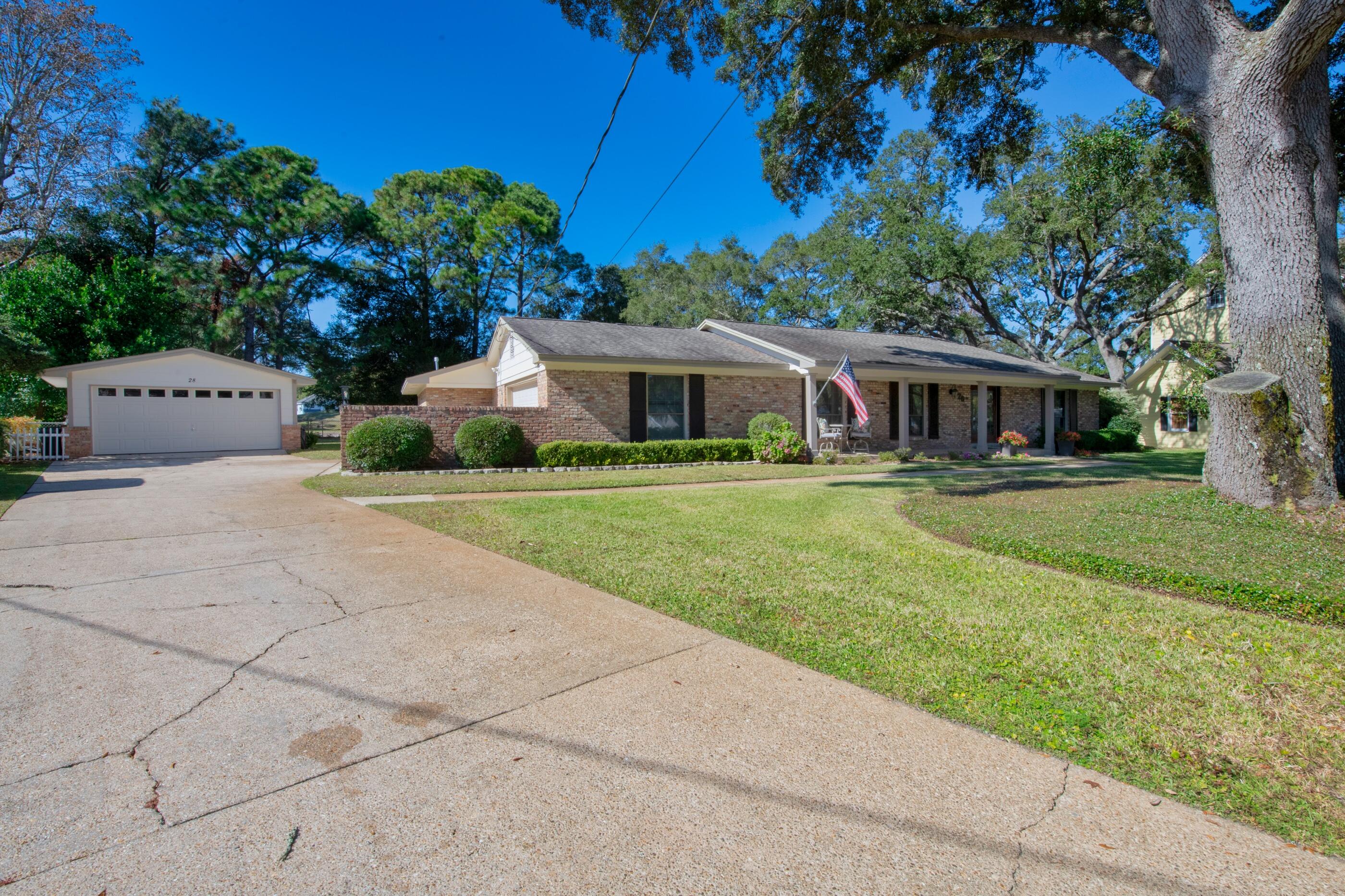 LAKE LORRAINE ESTATE - Residential
