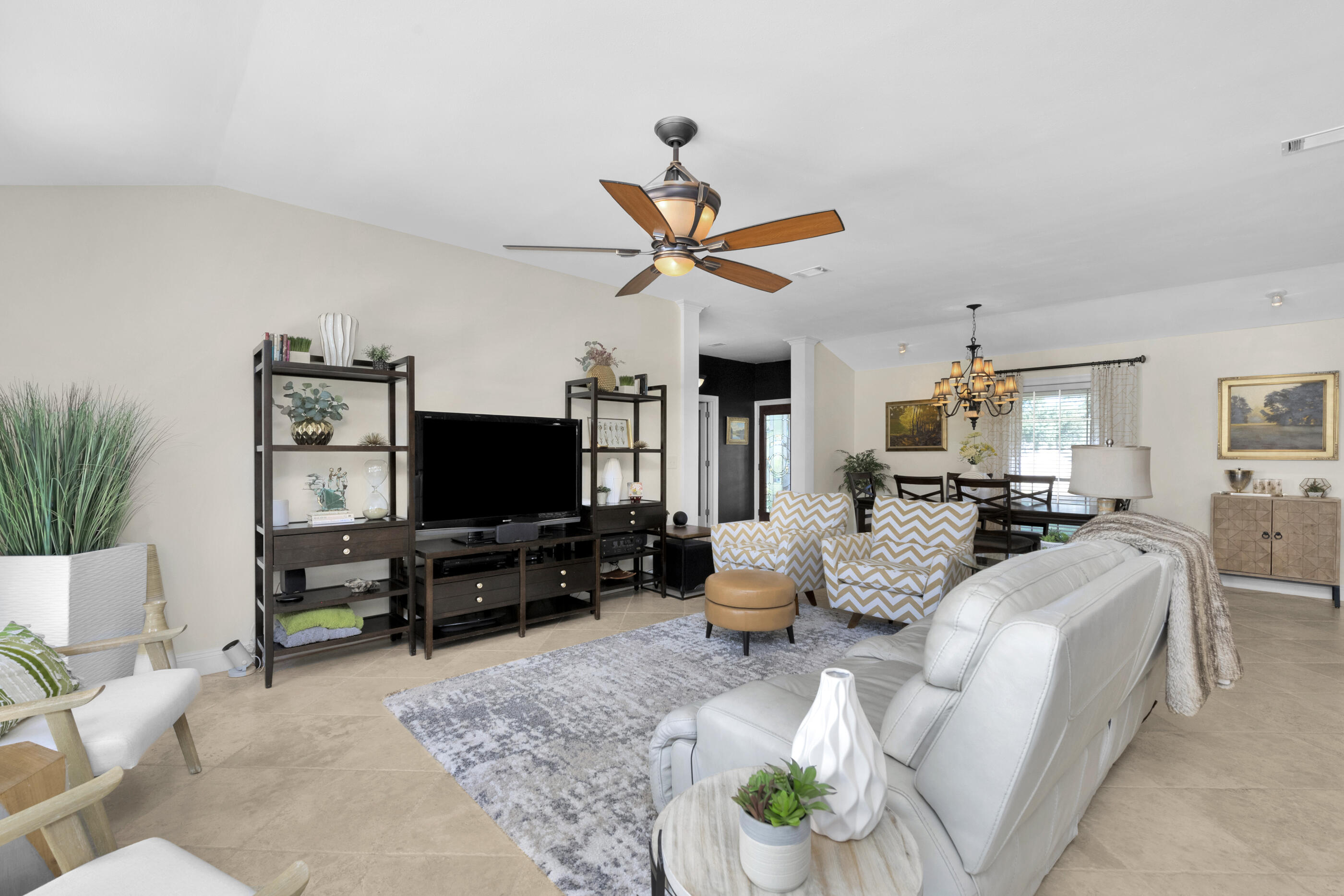 LAKE LORRAINE ESTATE - Residential