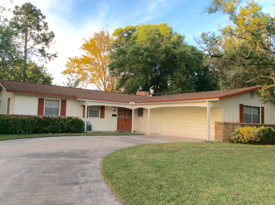 Cute Kenwood cottage - original and comfortable in every way. The house offers 3 bedrooms, 2 bathrooms, gleaming parquet floors, plenty of kitchen cabinets, full pantry, fireplace and two car garage. This small but mighty house is a perfect starter home, investment opportunity or retirement house. There is not too much outside upkeep but room to grow vegetables, pot plants and enjoy your own backyard. The house is being sold 'As IS', it needs updating, but if you love shabby chic or classic vintage - this house is for you; add your personal touch. It's an easy walk to Kenwood, Pryor and Choctawhatchee Schools. You will enjoy sounds of the high school band-your own Friday Night Lights. The sub-division has street lights and side-walks so take a walk and meet the neighbors. Scout hut and...