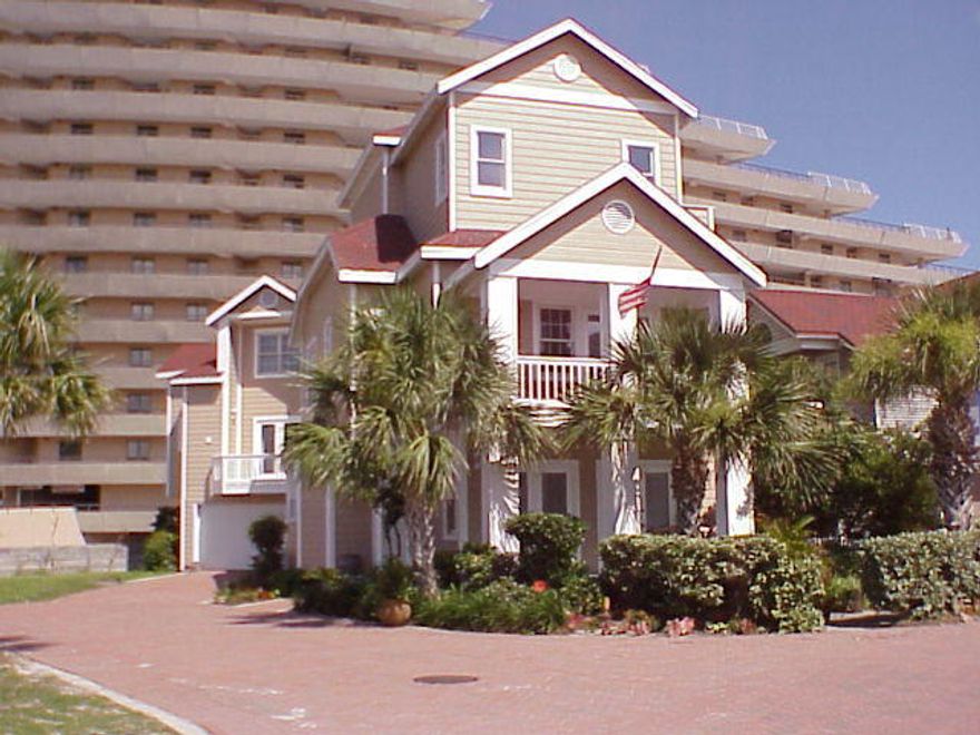 Located in the beautiful gulf front community of Shipwatch. This home has 4 bedrooms and 3.5 baths. There is a separate guest house with full bath and kitchen. Price is $840,000.00