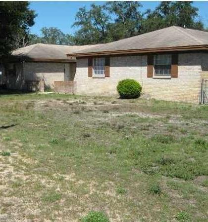 This duplex consists of two 3 bedrooms 2 bath units at around 1,750 sq/ft each. It will qualify for residential mortgage great opportunity to buy and live in a income producing property.