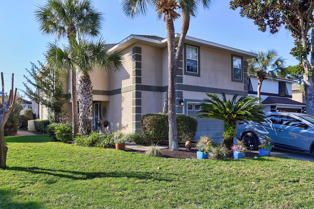 EMERALD LAKES PH 1 - Residential