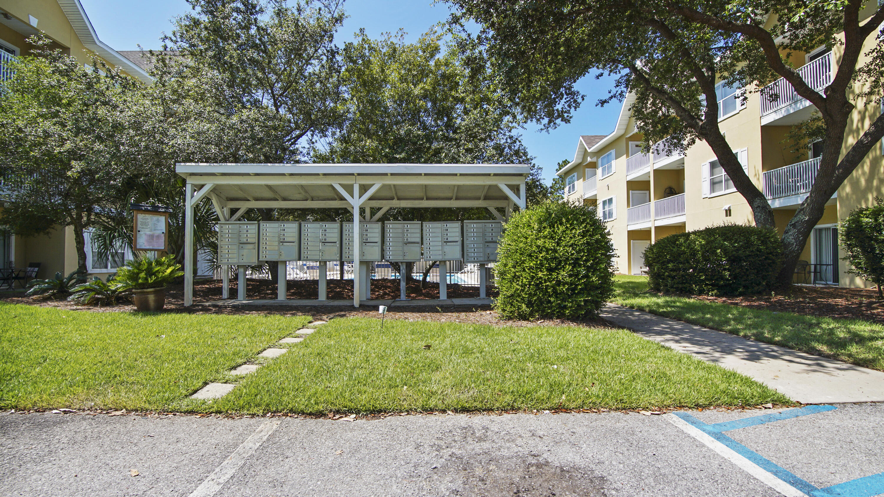 HERONS WATCH CONDO PH 1 - Residential