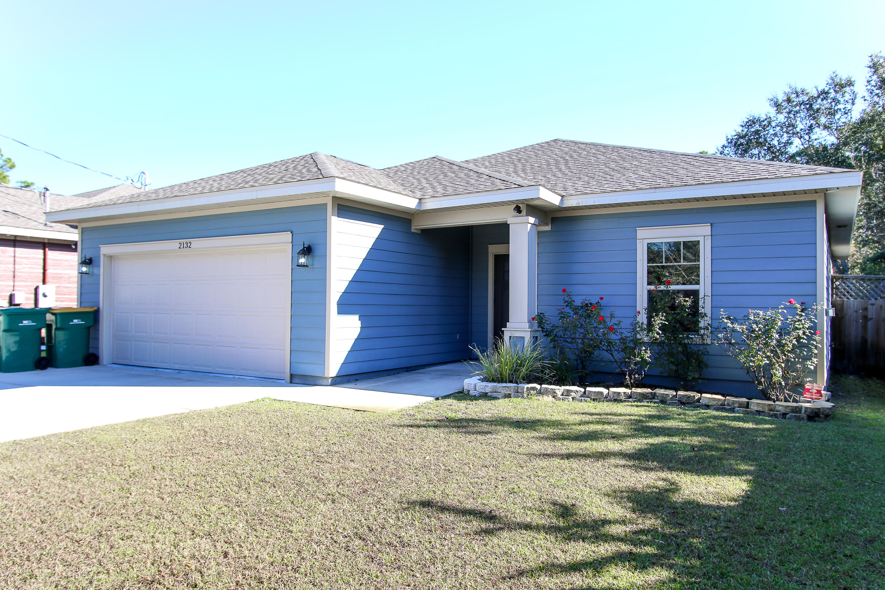 GREAT EAST NAVARRE LOCATION CONVENIENT TO HURLBURT FIELD AND THE BEAUTIFUL WHITE SAND BEACHES. MANY FABULOUS UPGRADES MAKE THIS HOME A SPECIAL ONE. CLAD IN DURABLE CEMENT FIBER BOARD AND ARCHITECTURAL SHINGLED ROOF. RICH AND WARM, THICK WOOD LAMINATE FLOORING IN THE COMMON AREAS WITH A PLEASING NEUTRAL TILE IN THE WET AREA AND CARPET IN THE BEDROOMS. THE KNOCKDOWN TEXTURE ON THE CEILINGS AND WALLS IS ACCENTED WITH A WIDE BASEBOARD AND BEAUTIFUL CROWN MOLDING WITH A SPECTACULAR TRAY CEILING ACCENTS IN THE MASTER BEDROOM, DINING AND ENTRY AREAS. TRANSOM WINDOWS OVER THE HALL ENTRYWAYS ALLOW LIGHT TO FLOW THROUGH. UPGRADED DOORS AND HARDWARE, GRANITE COUNTER TOPS THROUGHOUT. STAINLESS STEEL APPLIANCES.
