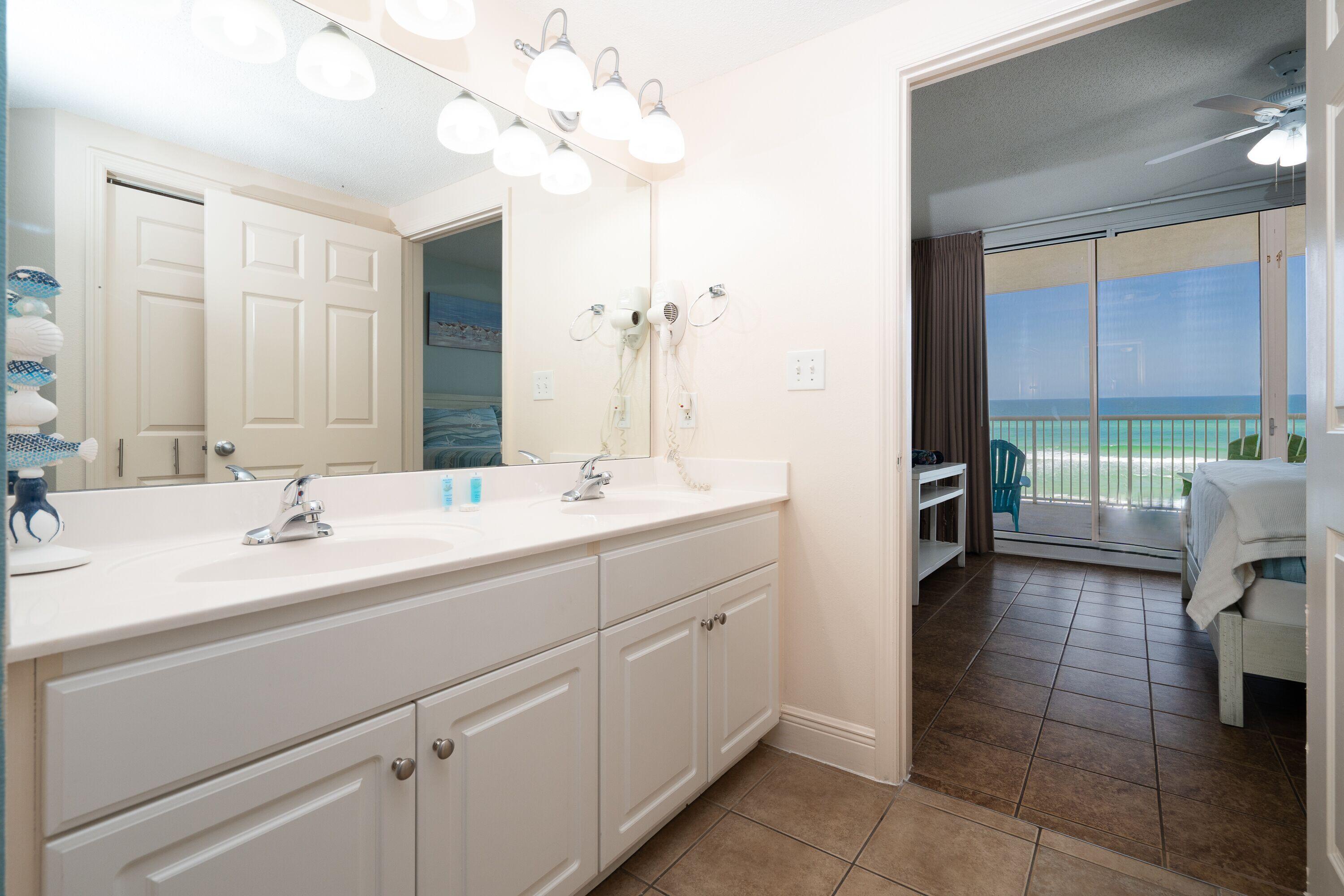 MAJESTIC BEACH TOWERS I - Residential