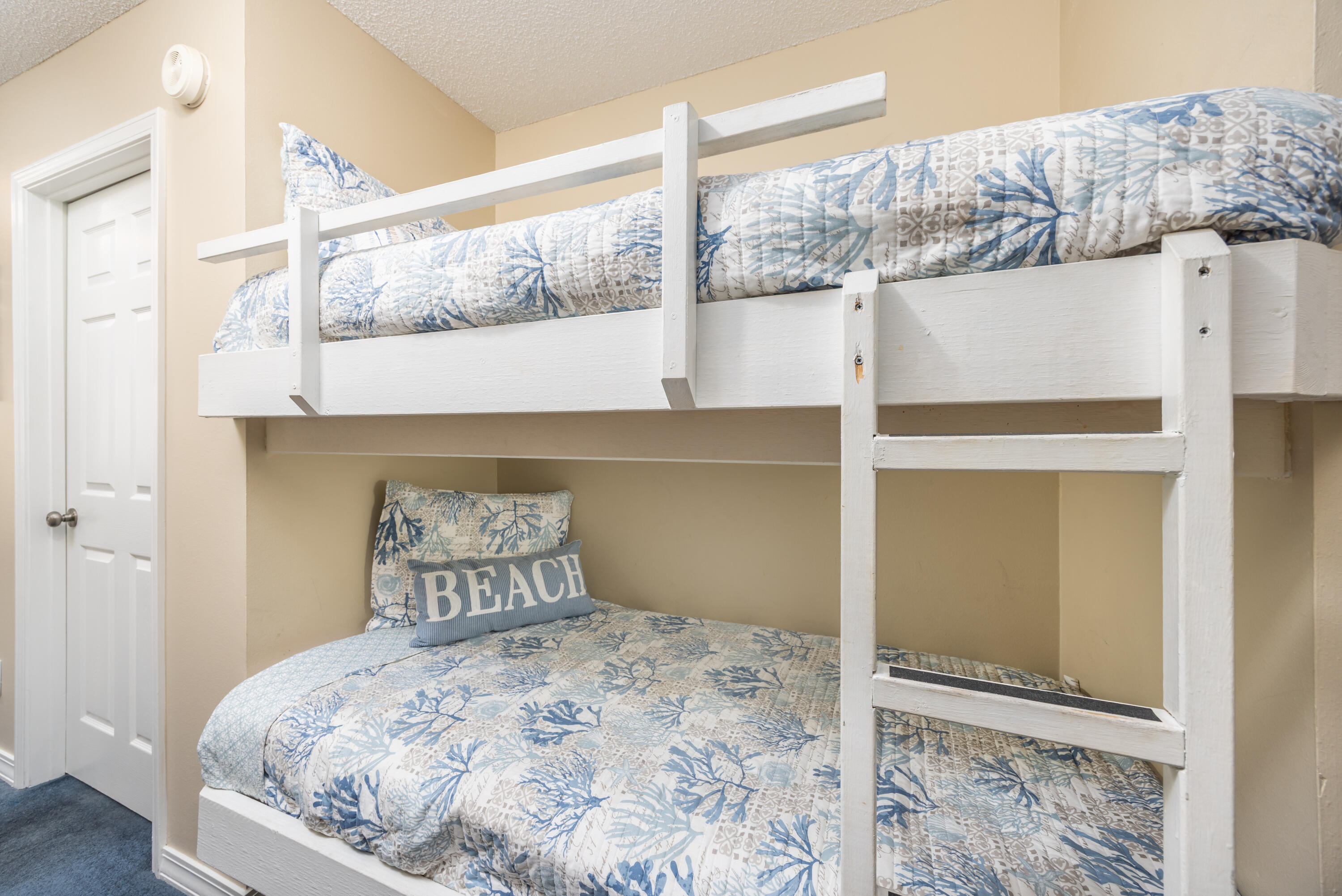 MARAVILLA CONDO 2 - Residential