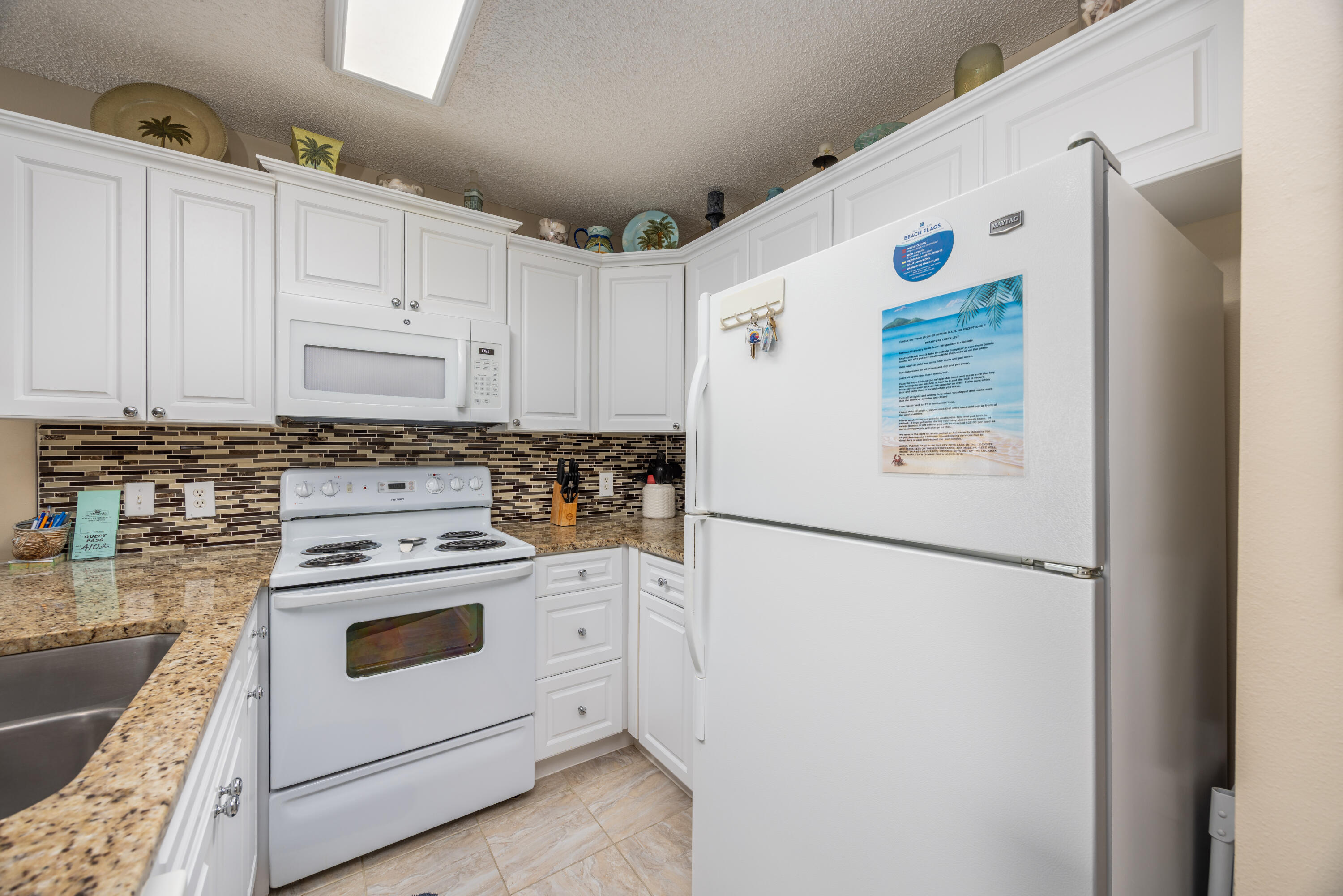 MARAVILLA CONDO 2 - Residential