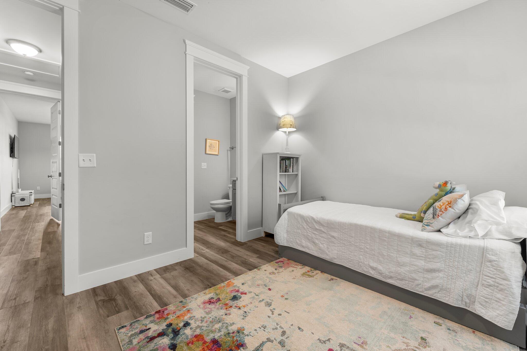 LAGUNA BEACH - Residential