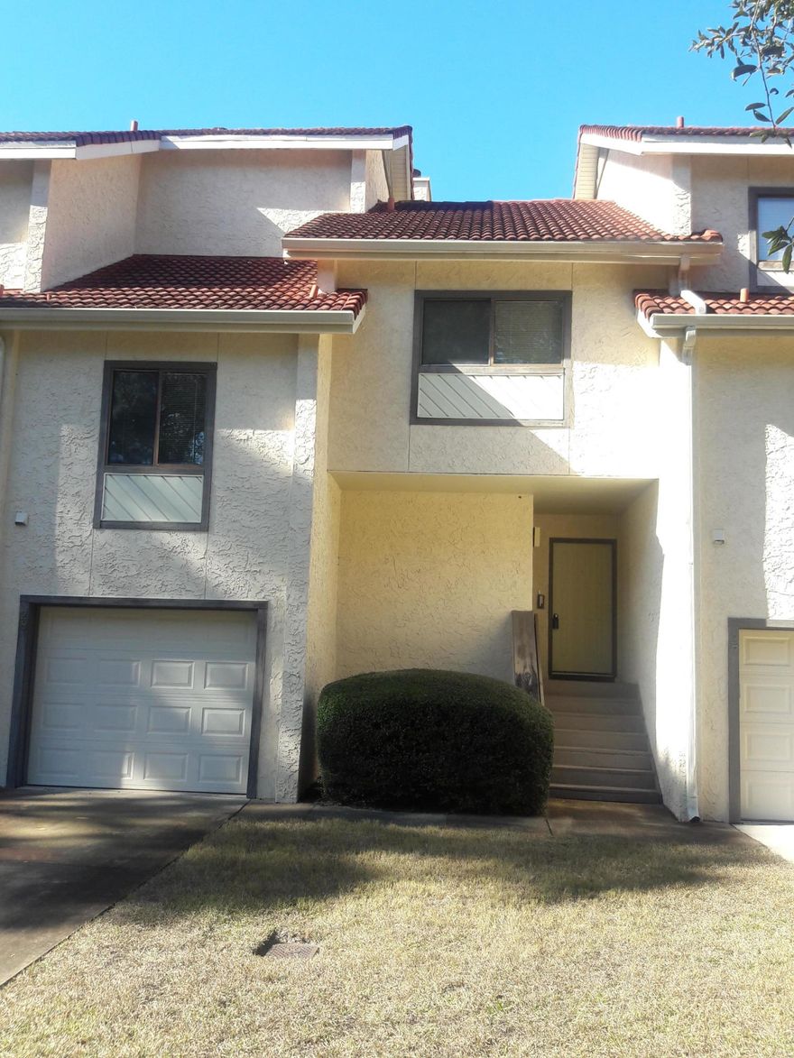 Pristine Retro is the only way you can describe this townhome on the Bay. Vacant and ready for occupancy .Two large bedrooms, Master has a finish loft with a large walk-in closet. Family room with fireplace and the porch has windows to enjoy year round viewing of the bay.Finish room/office in back of garage with built-in desk and file cabinets and a extra large window also has the terrific view of the bay. Water views do notget any better that this location in Bluewater, sunsetsare amazing.