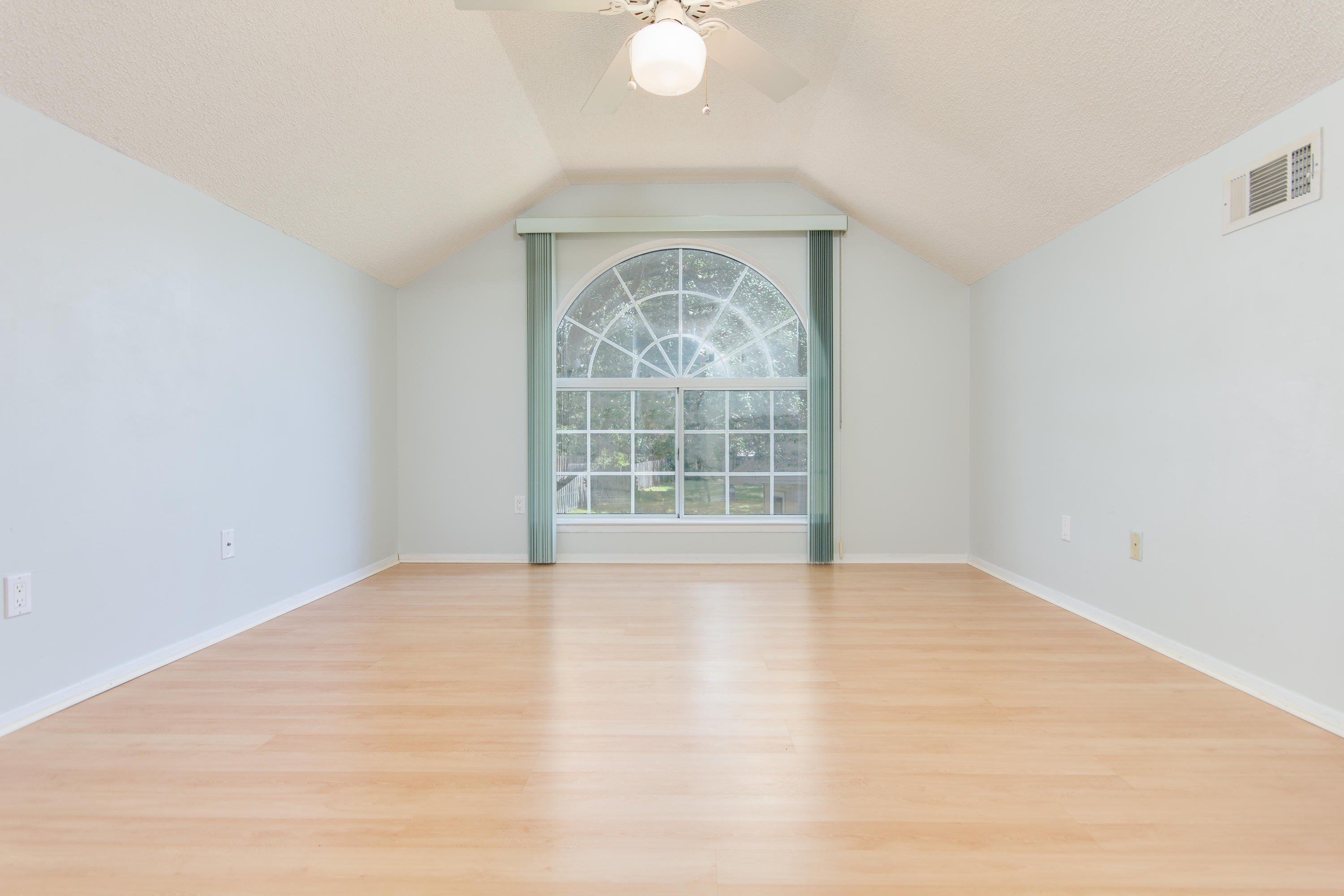 PARKWOOD LANE BLUEWATER BAY - Residential