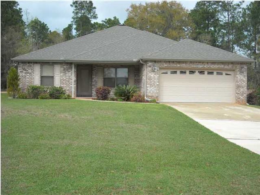 Call today to see this nice 3BR/2BA home located north of town in Spring Hollow Estates. The house has a nice level lot with sprinkler system, covered porches, 2 car garage w/ opener, split bedroom plan, kitchen w/ refrigerator, ceramic top stove, dishwasher, breakfast nook, breakfast bar, dining room, utility room, master suite has walk in closet, garden tub, double vanity sinks, separate shower and more.