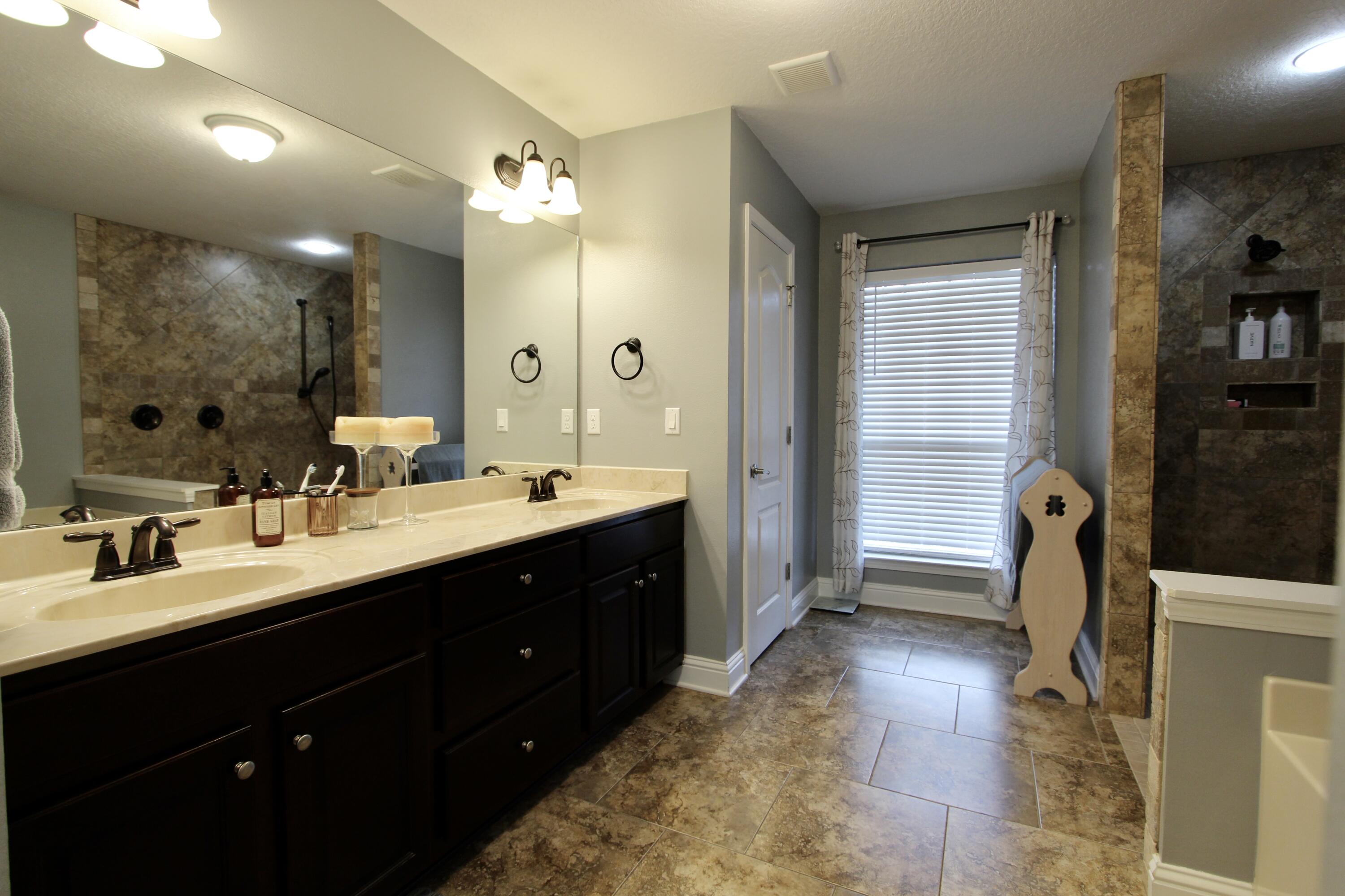 WINDMEADOWS - Residential