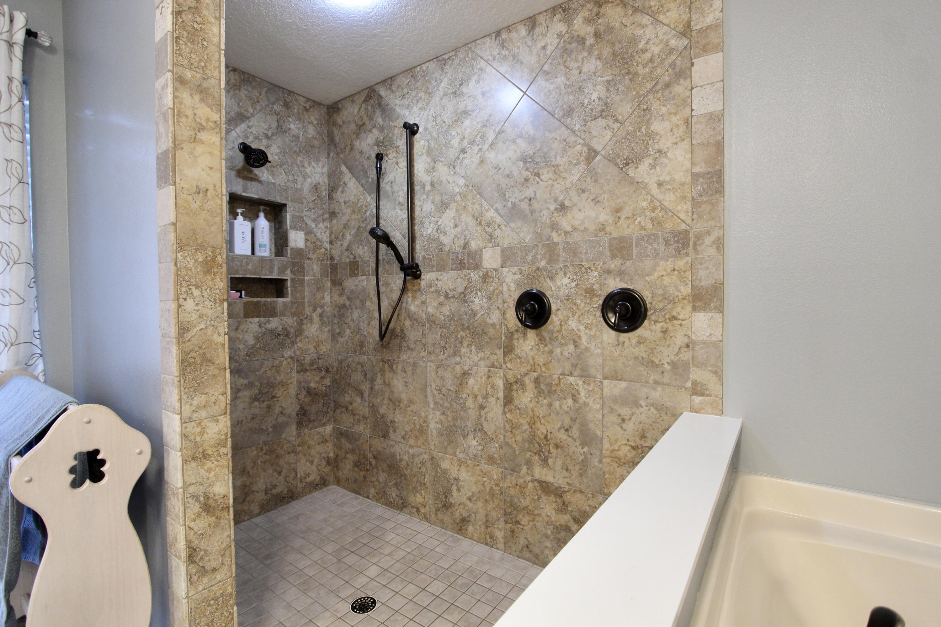 WINDMEADOWS - Residential